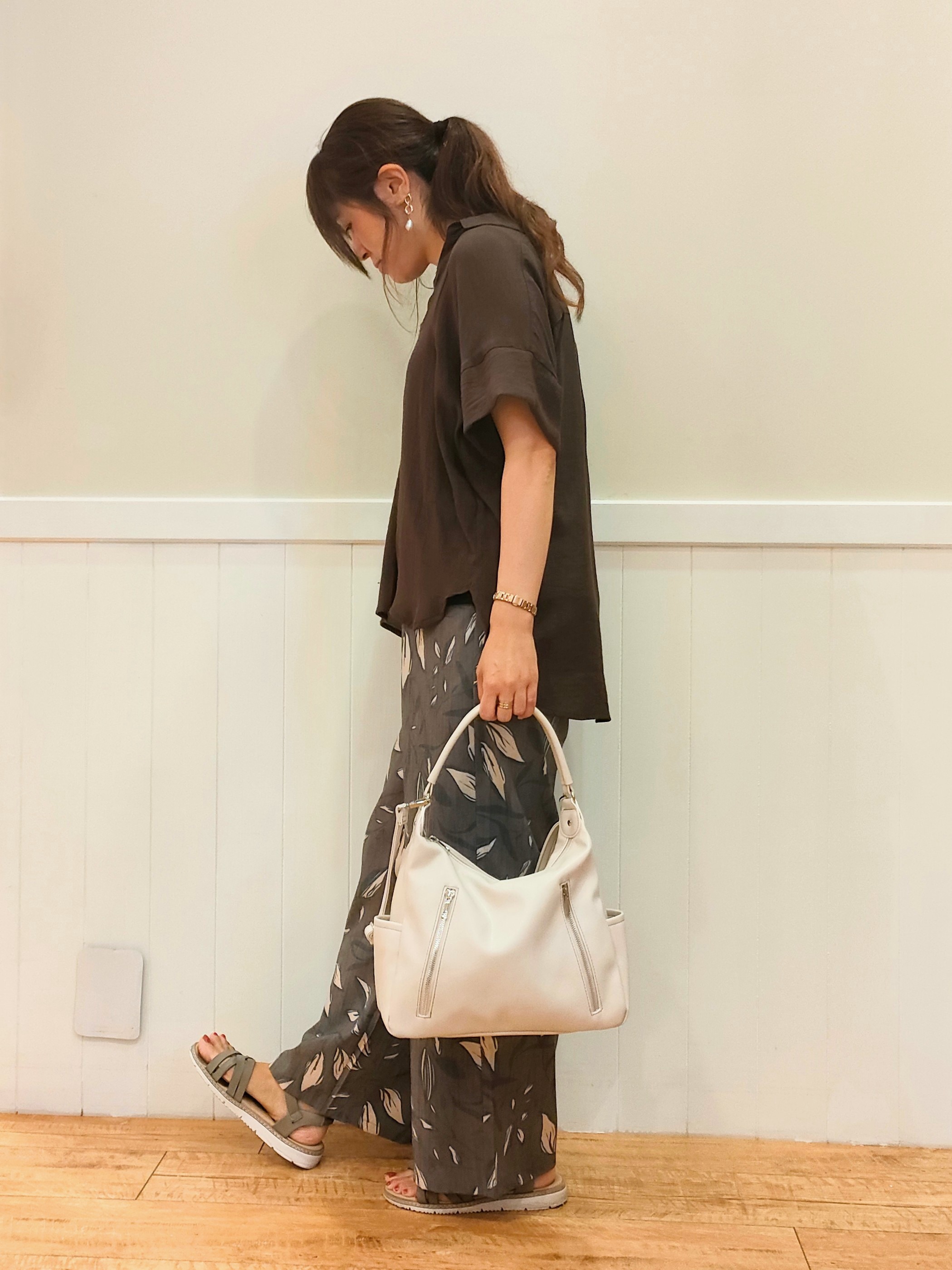 NMさんの「SHOO･LA･RUE｜【2点セット/S-LL/洗濯機可】時短でコーデ決まる スラブスキッパーシャツ＋タンクトップ」を使ったコーディネート