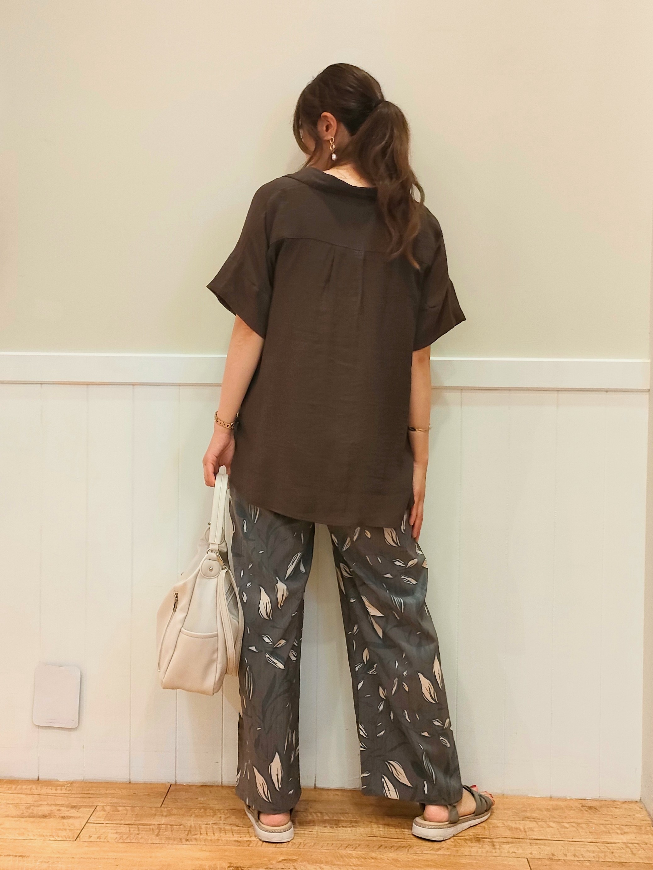 NMさんの「SHOO･LA･RUE｜【2点セット/S-LL/洗濯機可】時短でコーデ決まる スラブスキッパーシャツ＋タンクトップ」を使ったコーディネート