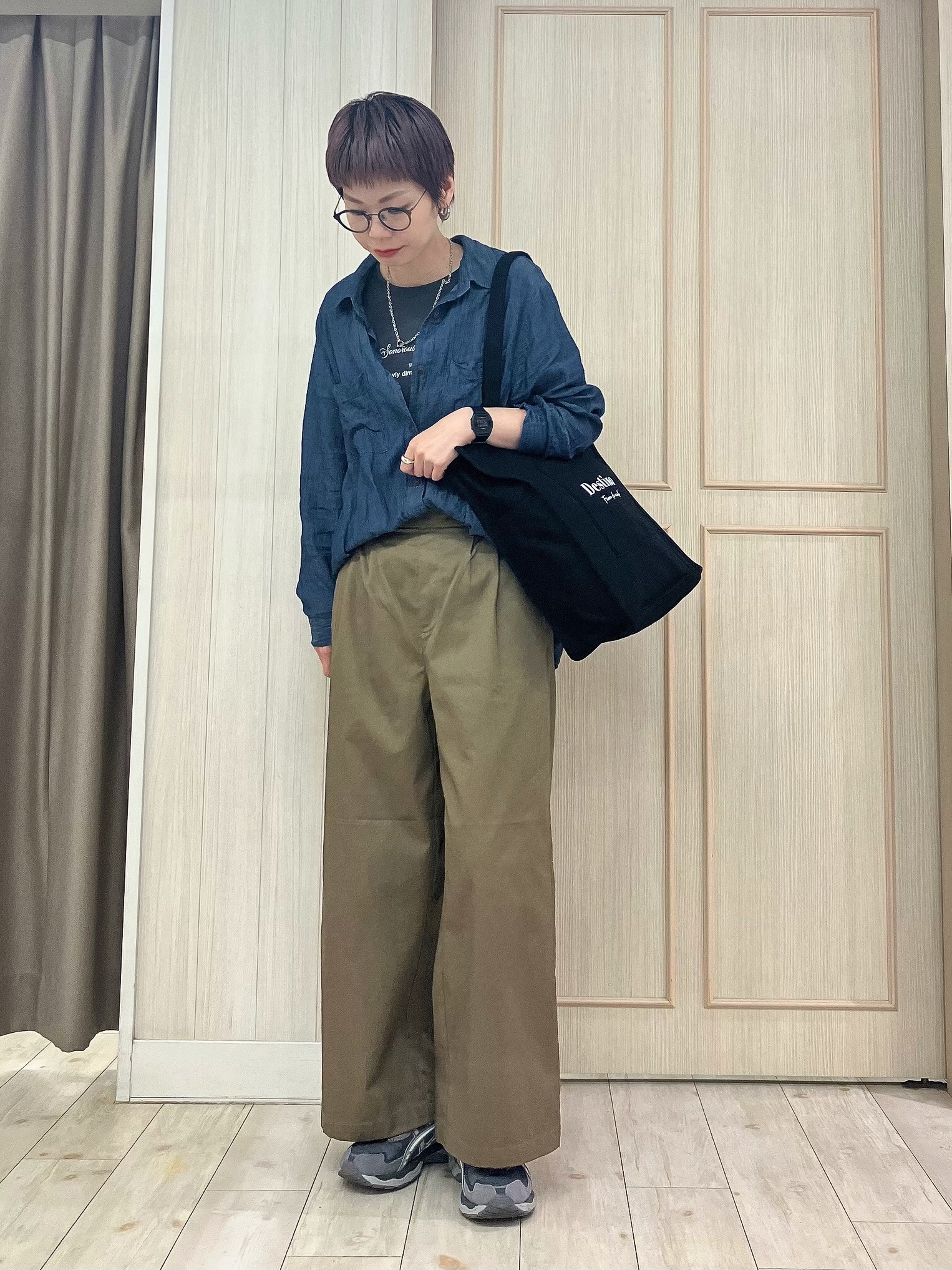 Turnerさんの「SHOO･LA･RUE｜【綿100%/UV/S-LL/体型カバー】ヒップが隠せる 柔らかシアーデニムシャツ」を使ったコーディネート
