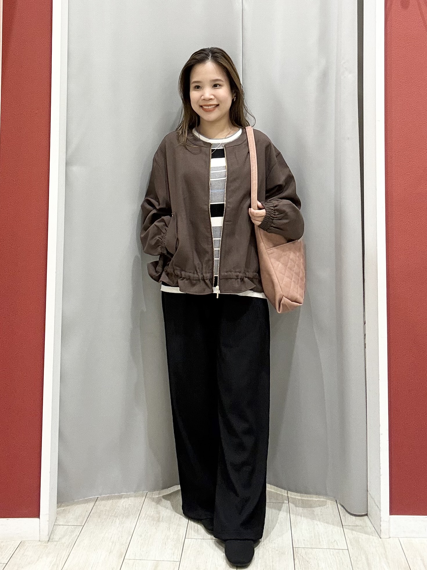 shioさんの「SHOO･LA･RUE｜【洗濯後しわになりにくい/S-LL】裾ドロストフリルブルゾン」を使ったコーディネート