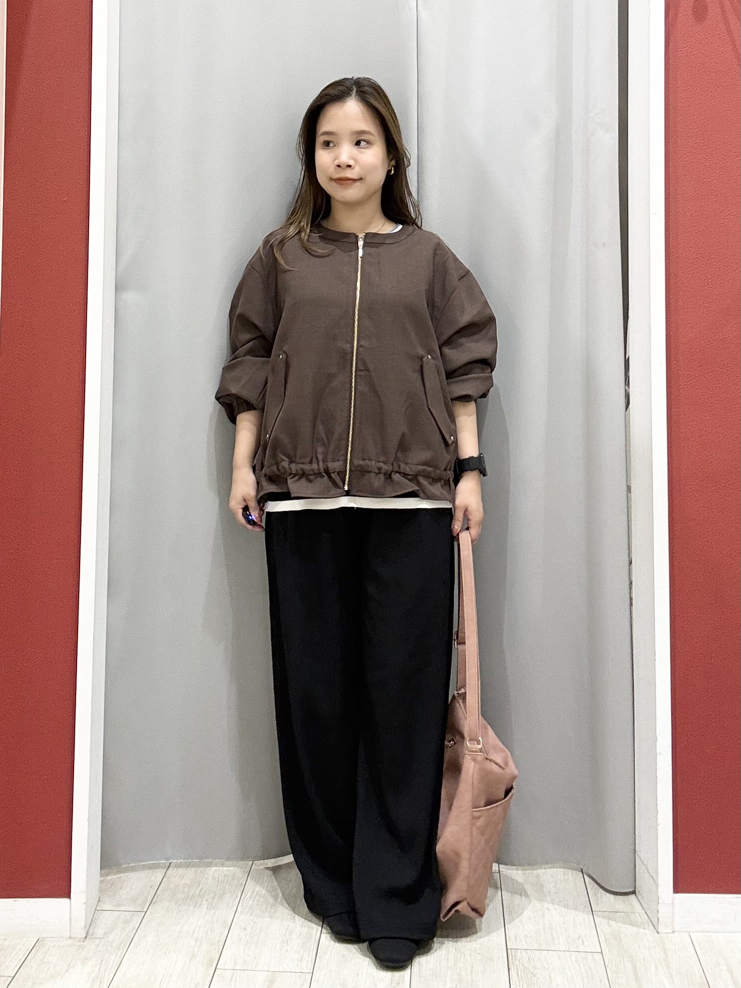 shioさんの「SHOO･LA･RUE｜【洗濯後しわになりにくい/S-LL】裾ドロストフリルブルゾン」を使ったコーディネート