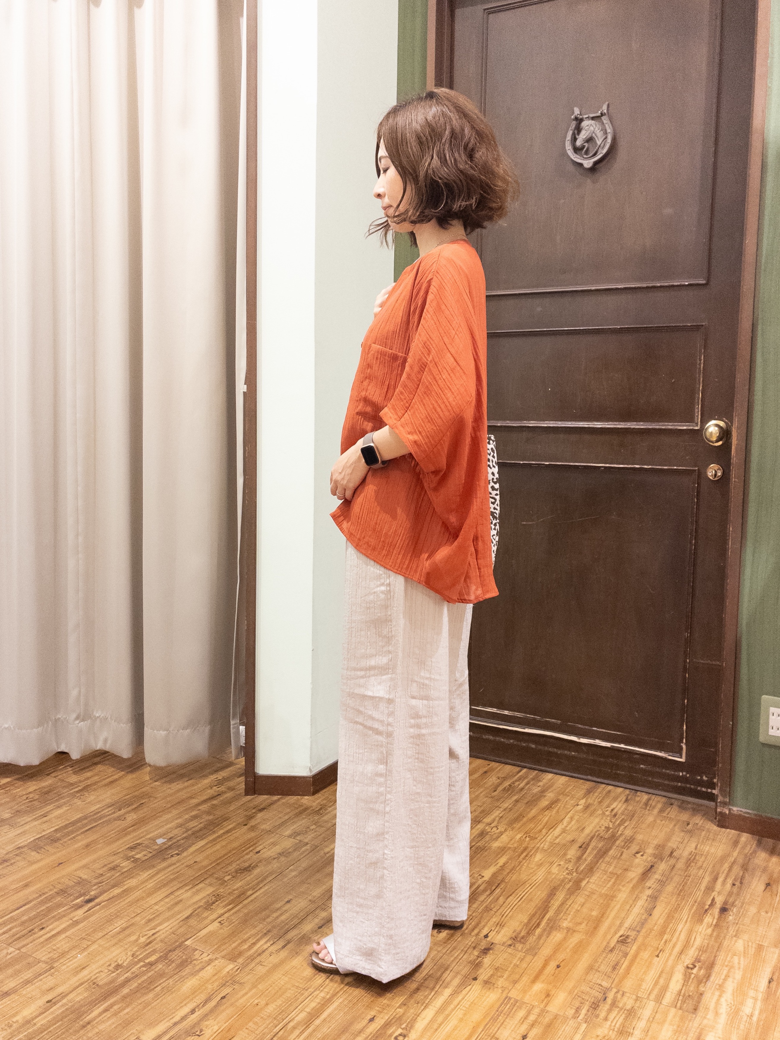 yukaさんの「SHOO･LA･RUE｜【洗濯機可/選べる6色】程よいシアー感が涼し気 ゆったりワッシャードルマンブラウス」を使ったコーディネート