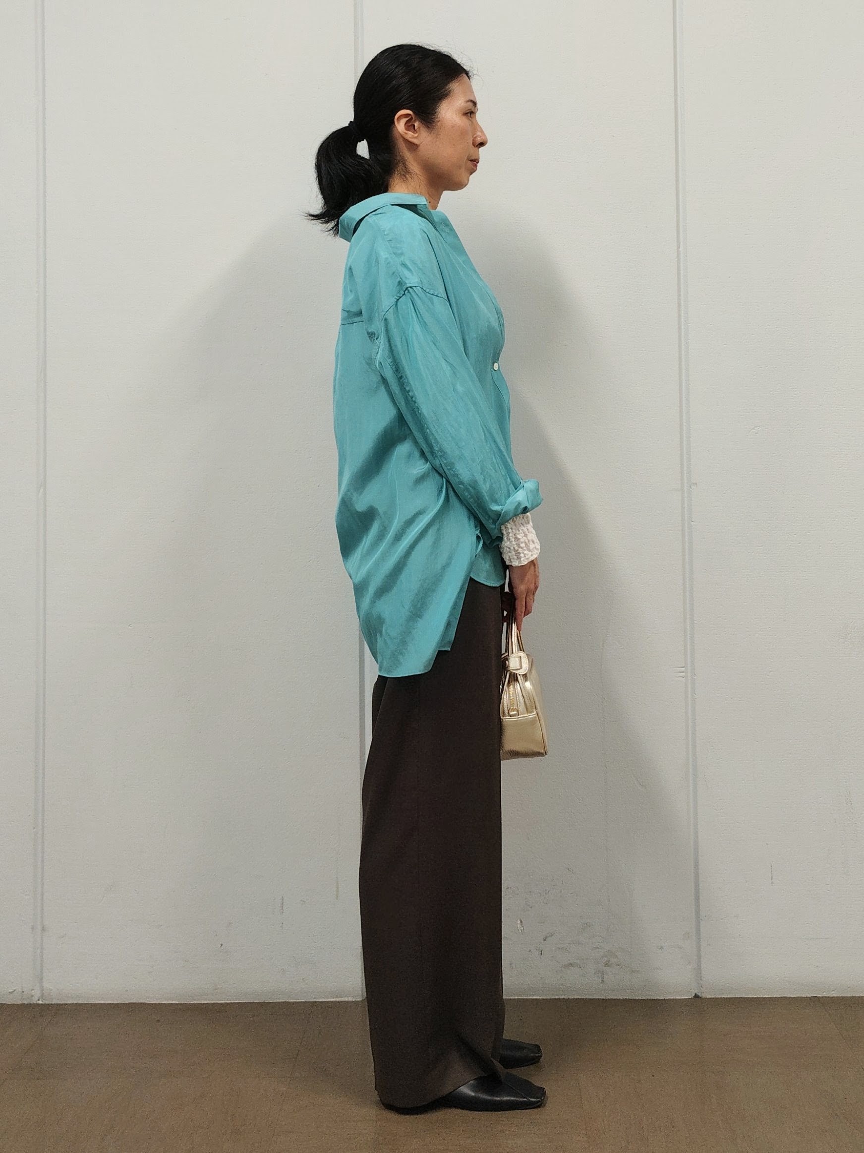 OHNUMAさんの「UNTITLED｜【秋羽織り/肌に張り付きにくい】シルキータッチシアーシャツ」を使ったコーディネート