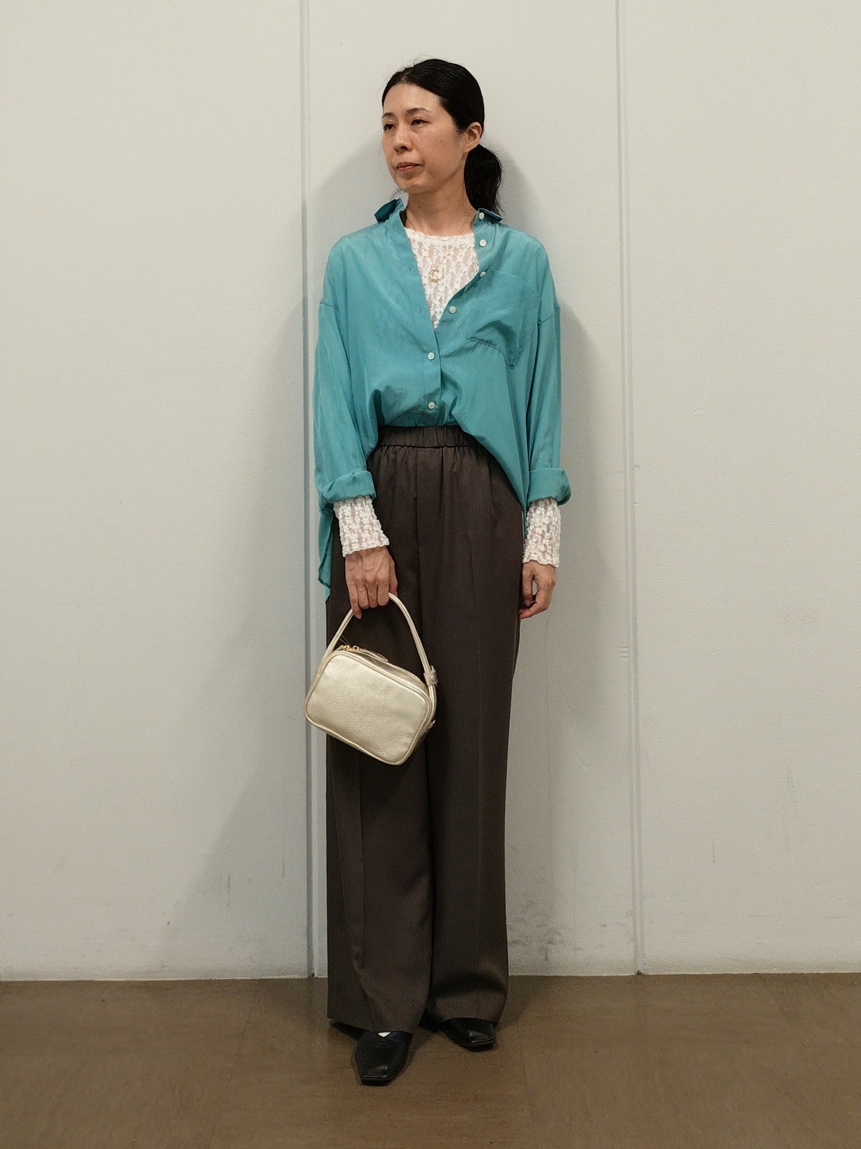 OHNUMAさんの「UNTITLED｜【秋羽織り/肌に張り付きにくい】シルキータッチシアーシャツ」を使ったコーディネート