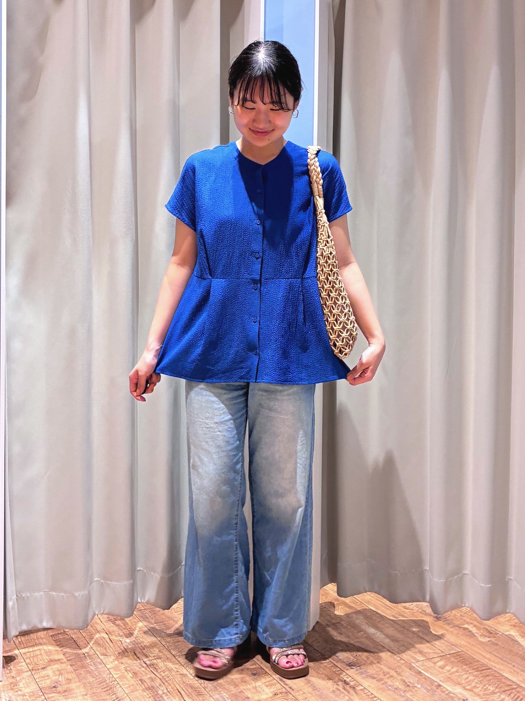 もんちゃんさんの「SHOO･LA･RUE｜【前後2WAY/S-LL/洗濯機可】インしない リボンがアクセント ウエストタックブラウス」を使ったコーディネート