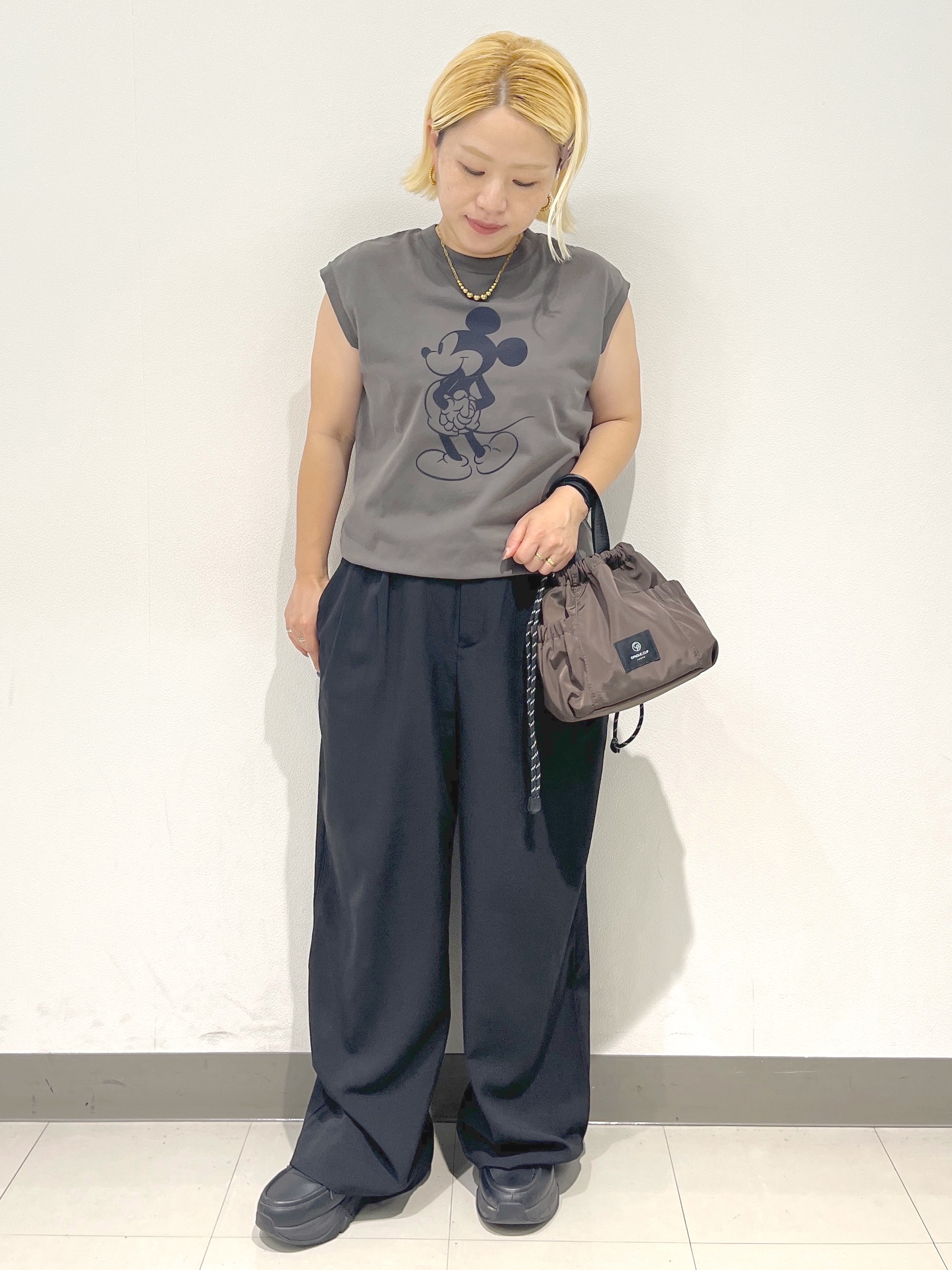 くーみーさんの「OPAQUE.CLIP｜「Mickey Mouse」フロッキープリント フレンチスリーブTシャツ《洗濯機OK》」を使ったコーディネート