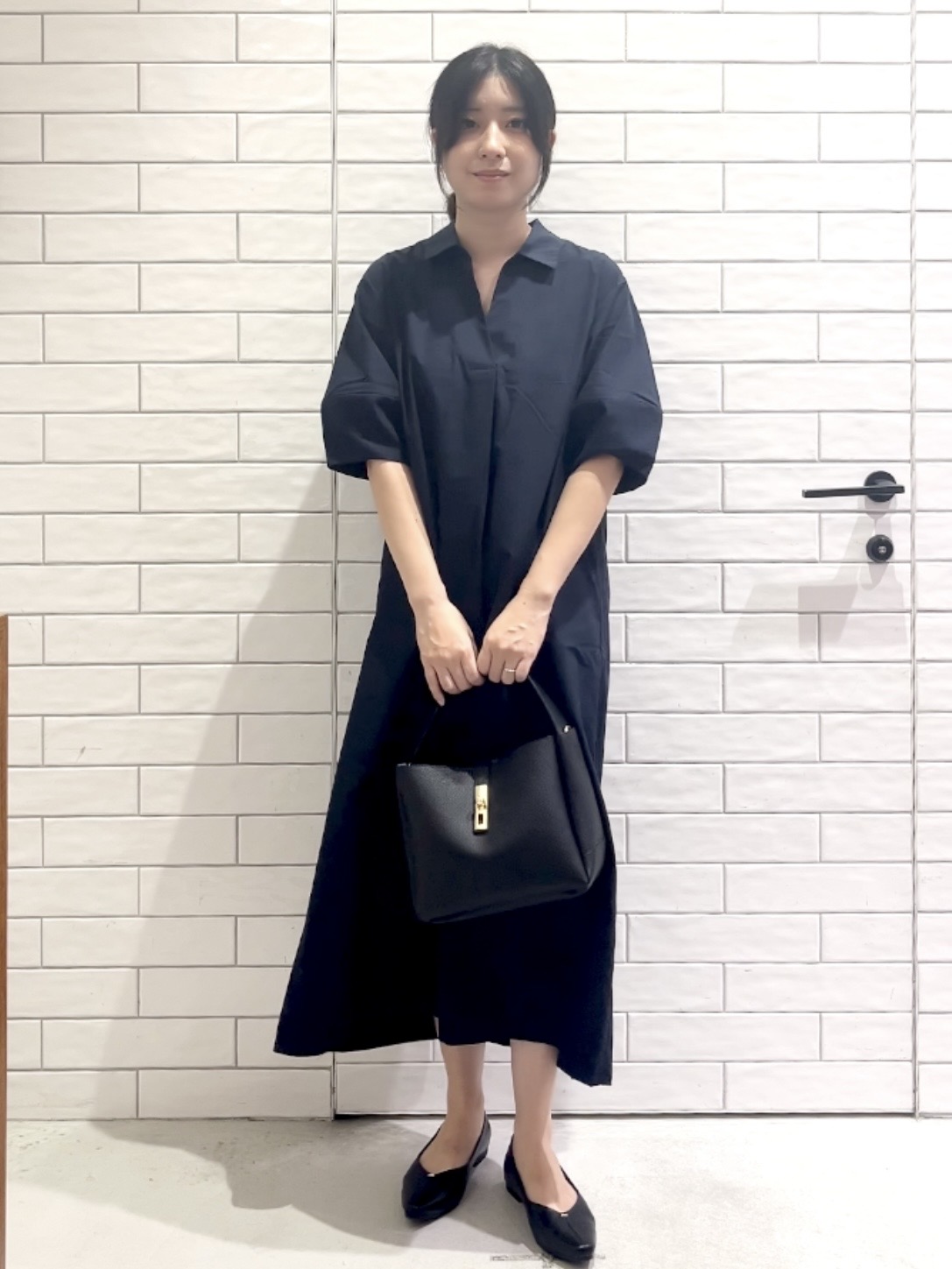 しおりさんの「OPAQUE.CLIP｜スキッパーシャツワンピース【洗濯機OK】」を使ったコーディネート
