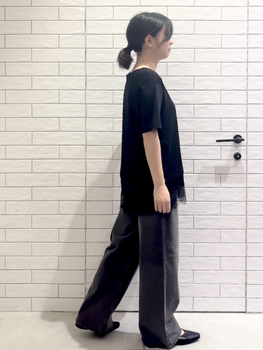 しおりさんの「OPAQUE.CLIP｜裾レースアシメカットソー【洗濯機OK】」を使ったコーディネート