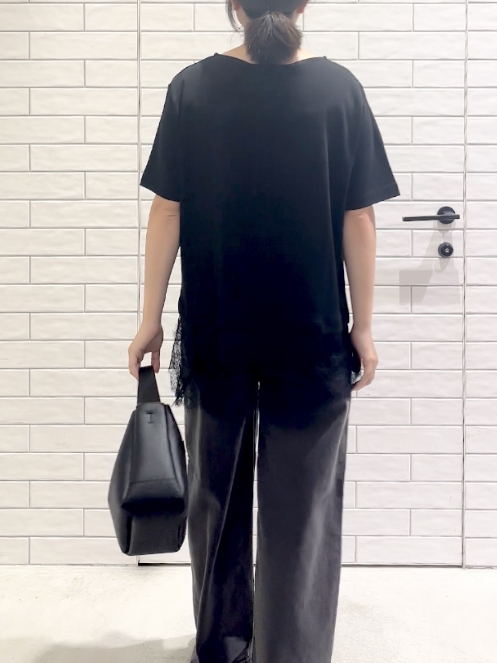 しおりさんの「OPAQUE.CLIP｜裾レースアシメカットソー【洗濯機OK】」を使ったコーディネート