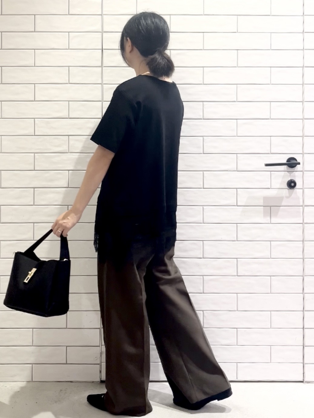 しおりさんの「OPAQUE.CLIP｜裾レースアシメカットソー【洗濯機OK】」を使ったコーディネート