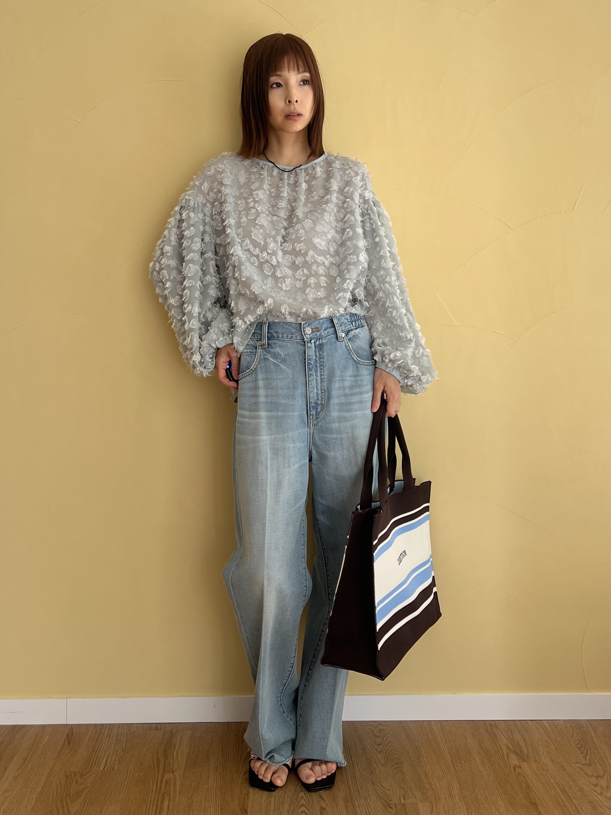 misaさんの「DRESSTERIOR｜センタープレスストレートデニム」を使ったコーディネート