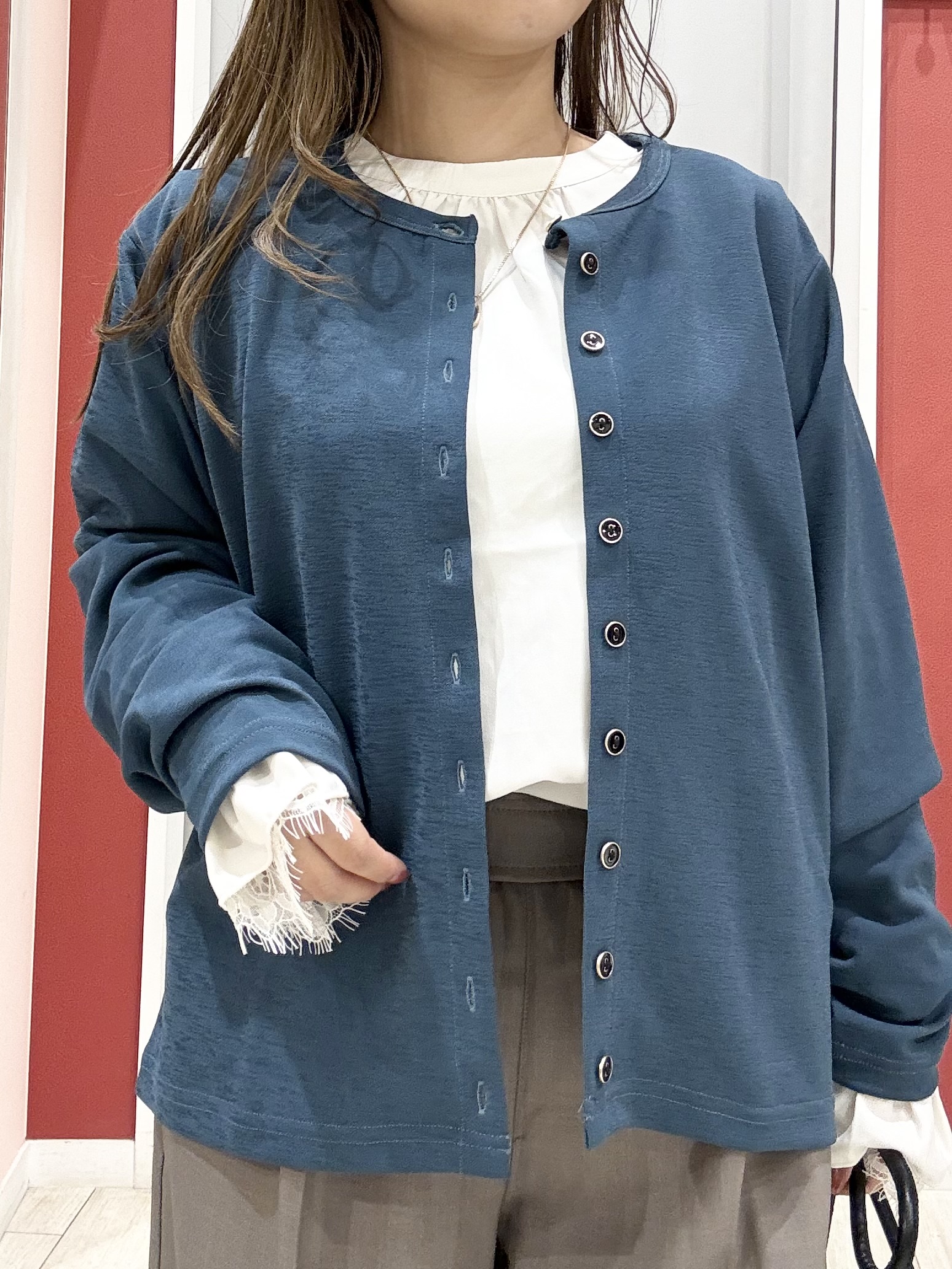 shioさんの「SHOO･LA･RUE｜【UV/S-LL/洗濯機可】多ボタンがポイント クルーネックカーディガン」を使ったコーディネート