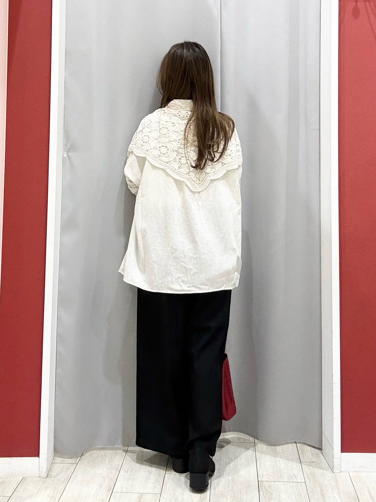 shioさんの「SHOO･LA･RUE｜【洗濯機可】インせず決まるAライン ストライプスキッパーシャツ」を使ったコーディネート