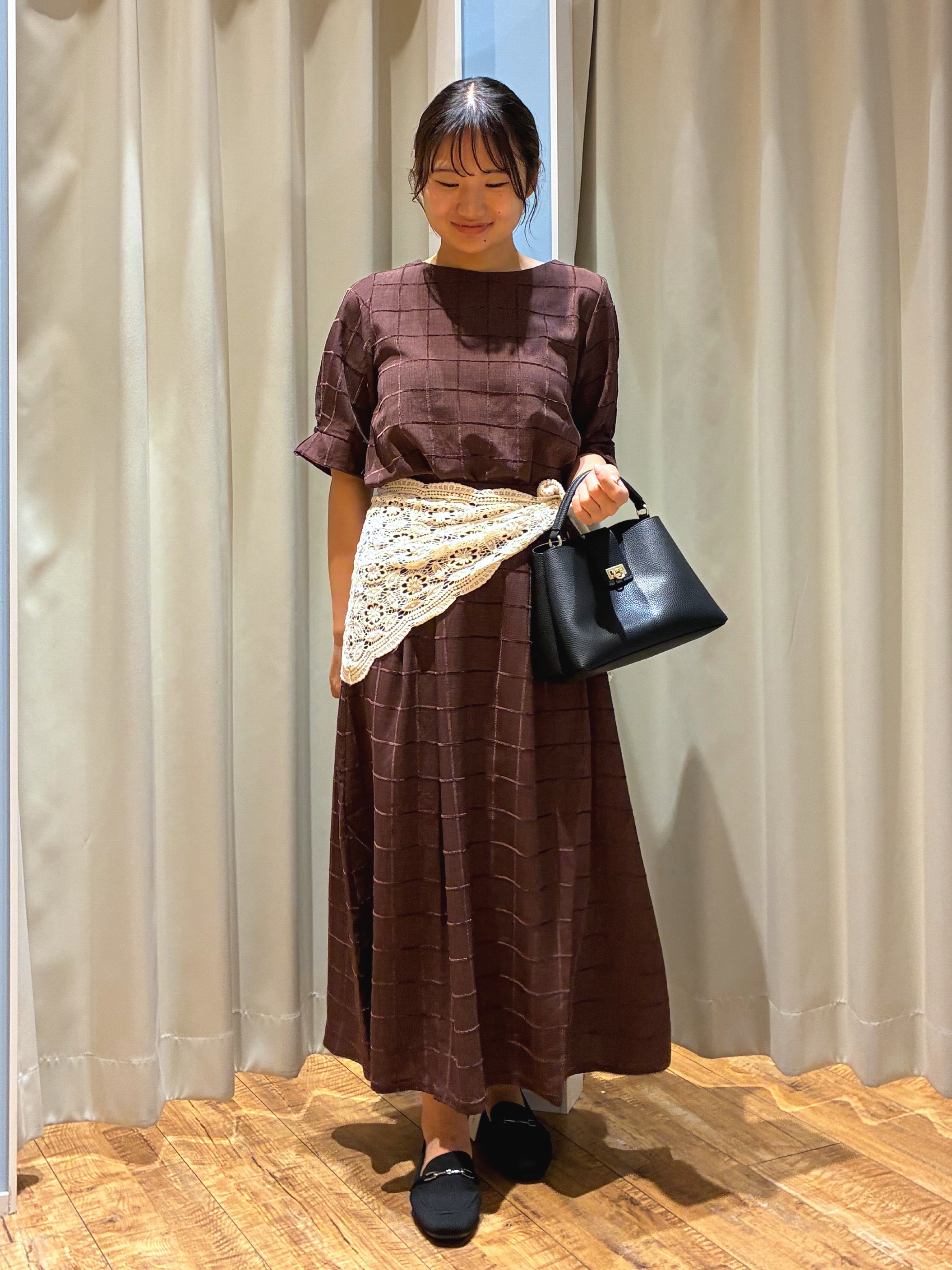 もんちゃんさんの「SHOO･LA･RUE｜【セットアップ可/S-LL】夏でも感じられる秋気分 モールチェックタックスリーブ ブラウス」を使ったコーディネート