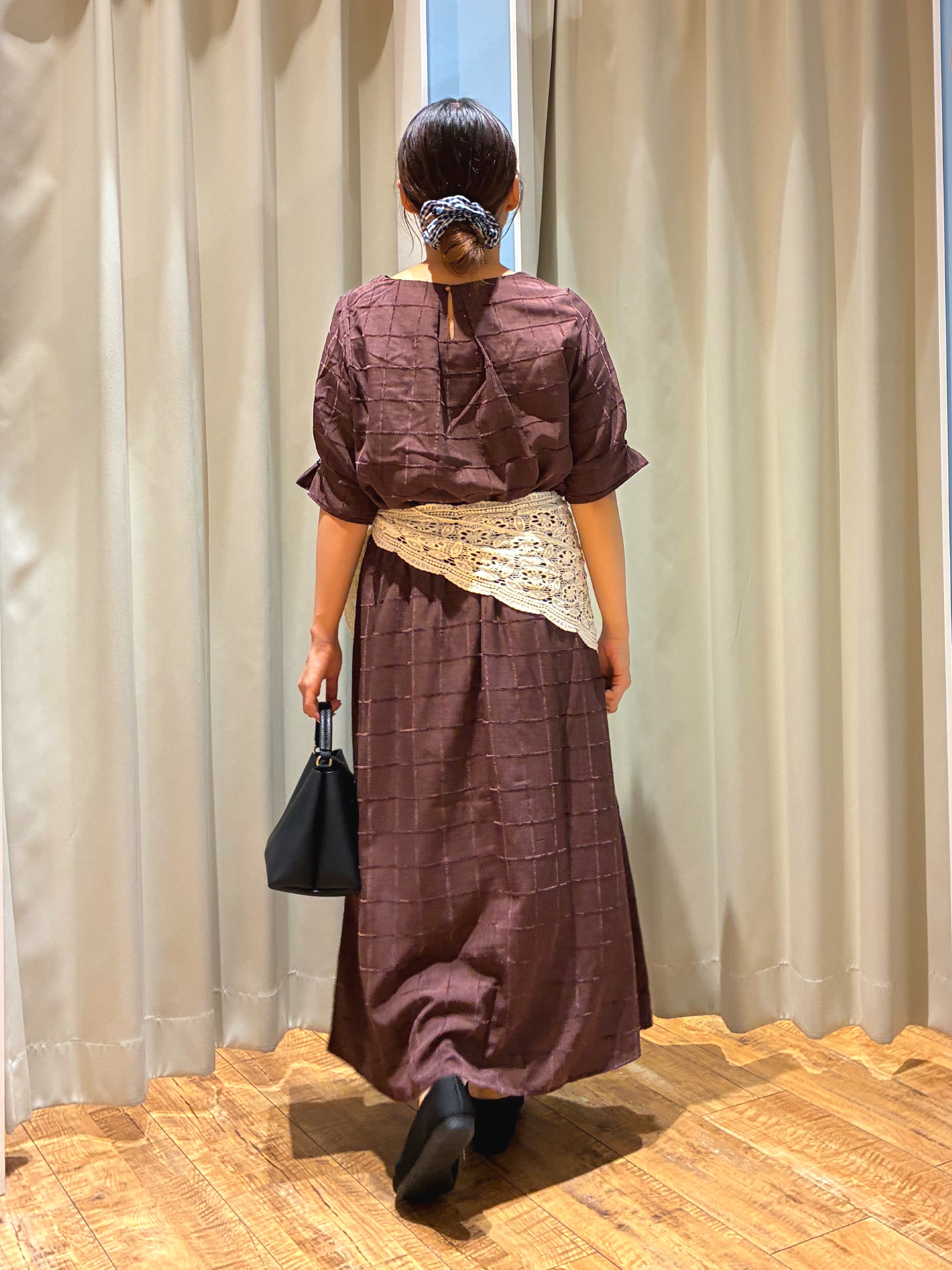 もんちゃんさんの「SHOO･LA･RUE｜【セットアップ可/S-LL】夏でも感じられる秋気分 モールチェックタックスリーブ ブラウス」を使ったコーディネート