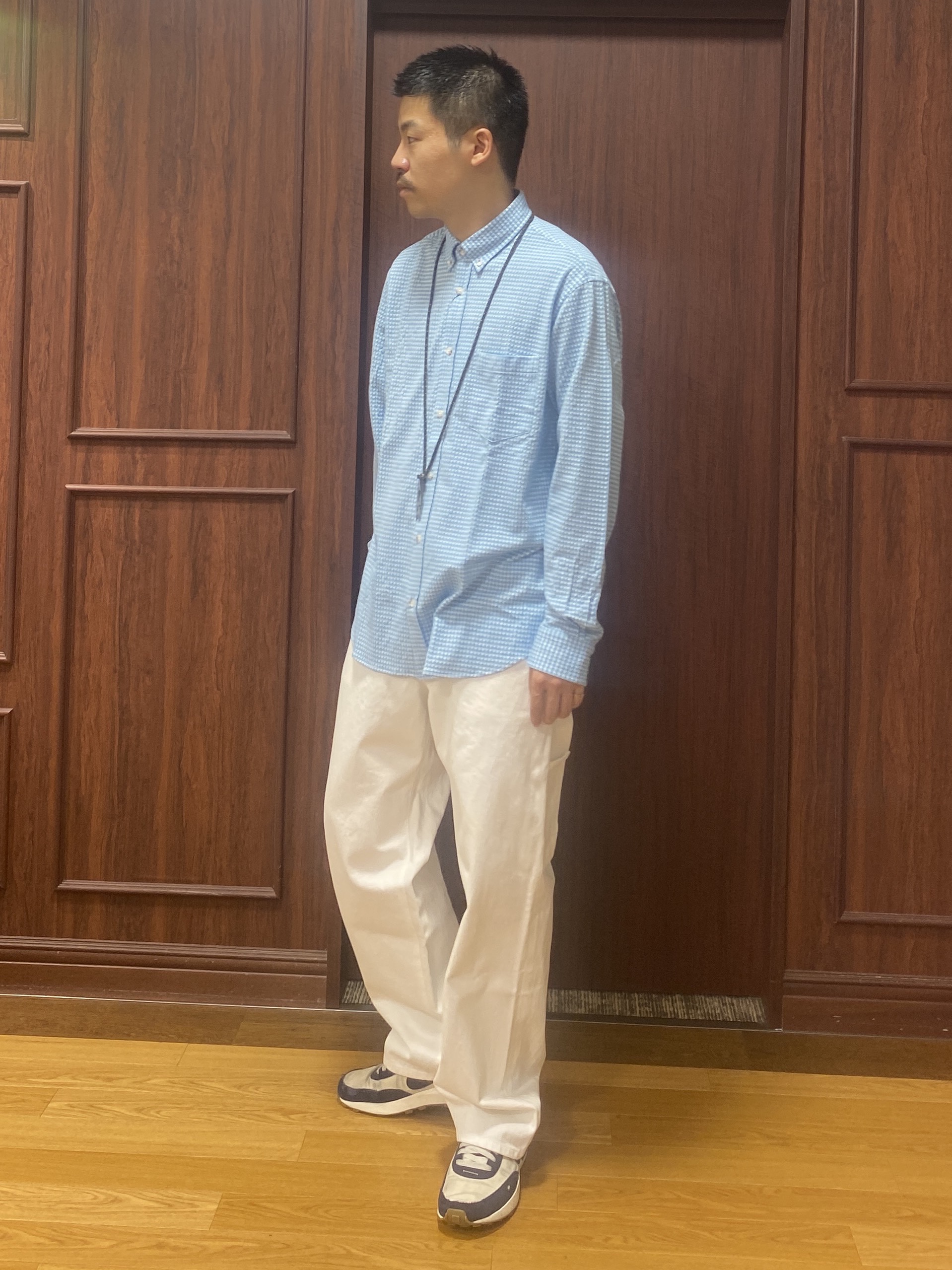 石井友也さんの「TAKEO KIKUCHI｜【抗菌防臭/シーズンレス】シアサッカーギンガムチェック ストレッチシャツ」を使ったコーディネート