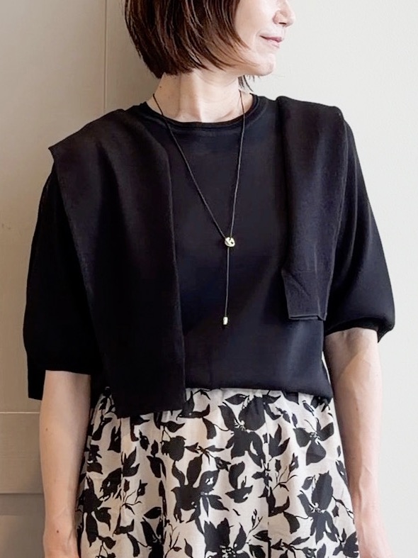 yamakoさんの「grove｜高評価！【洗える／名品】大人の透け感、シアーカーディガン」を使ったコーディネート