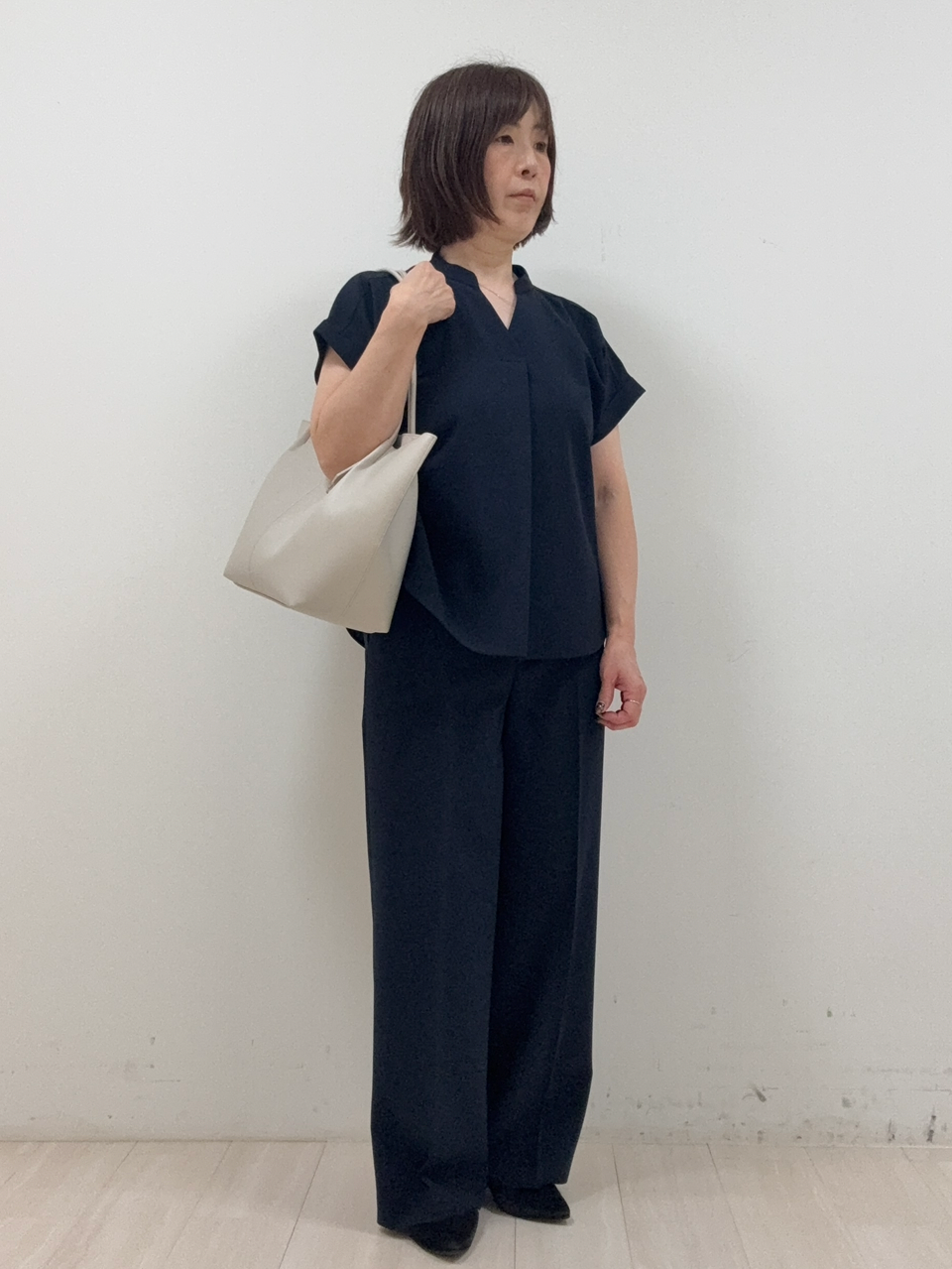 まつさんの「UNTITLED｜【残暑も快適/セットアップ可/接触冷感】エアリークールブラウス」を使ったコーディネート