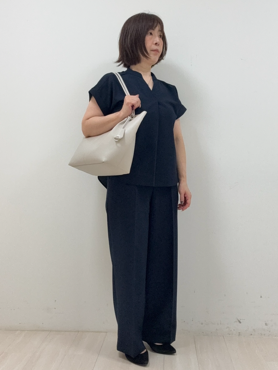 まつさんの「UNTITLED｜【残暑も快適/セットアップ可/接触冷感】エアリークールブラウス」を使ったコーディネート
