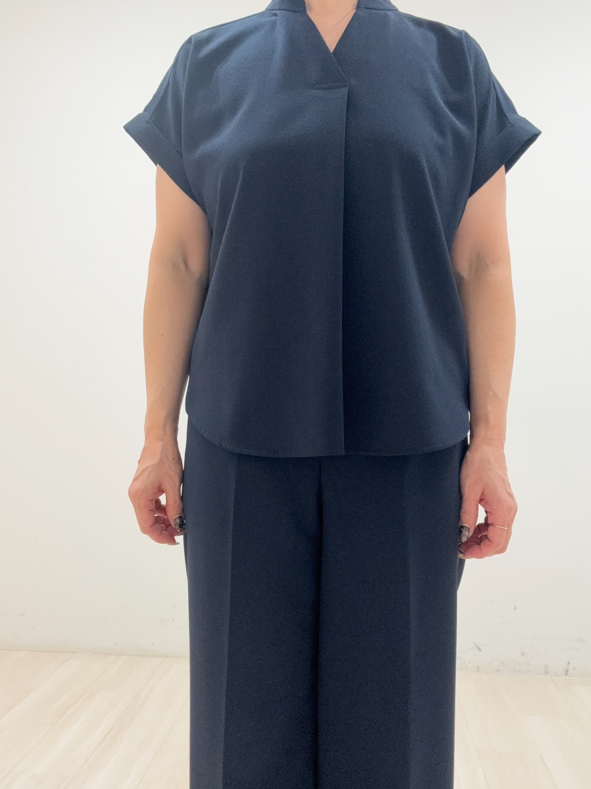まつさんの「UNTITLED｜【残暑も快適/セットアップ可/接触冷感】エアリークールブラウス」を使ったコーディネート