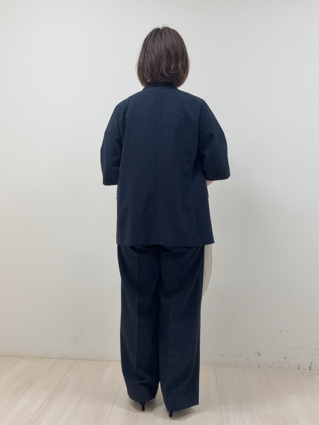 まつさんの「UNTITLED｜【秋の通勤羽織/セットアップ可/UVカット】エアリークール半袖ジャケット」を使ったコーディネート