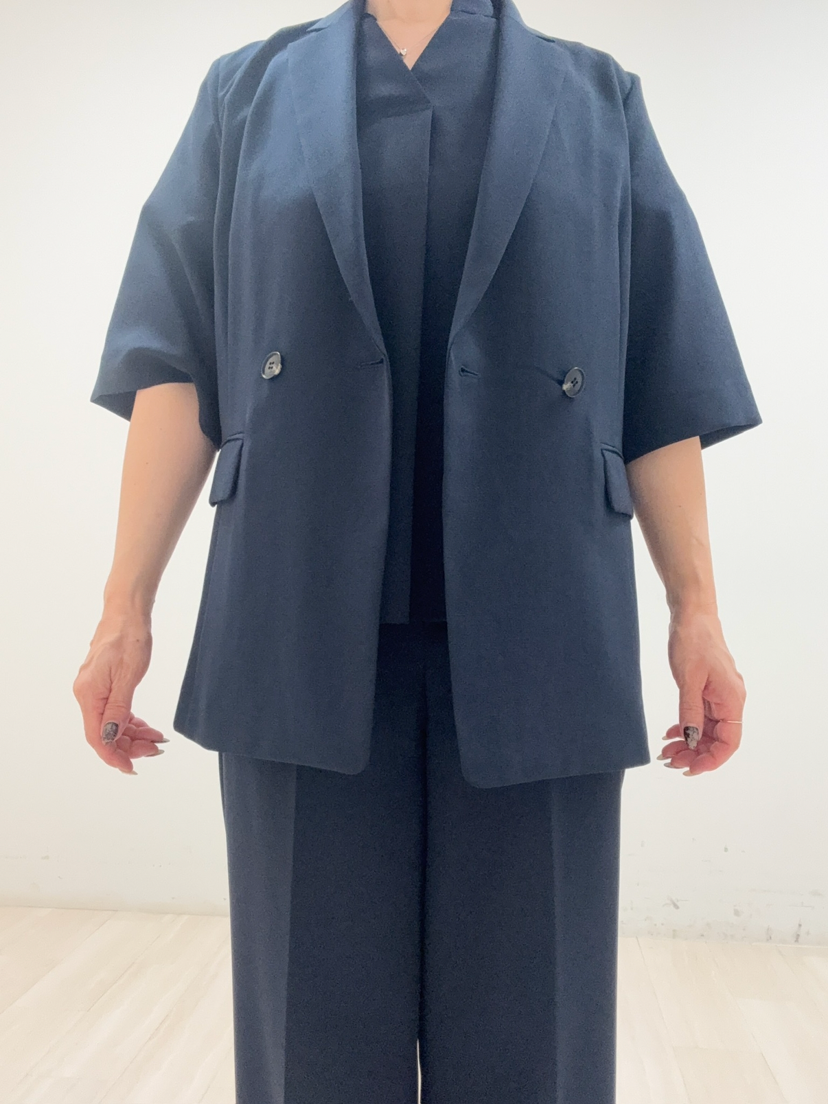 まつさんの「UNTITLED｜【秋の通勤羽織/セットアップ可/UVカット】エアリークール半袖ジャケット」を使ったコーディネート