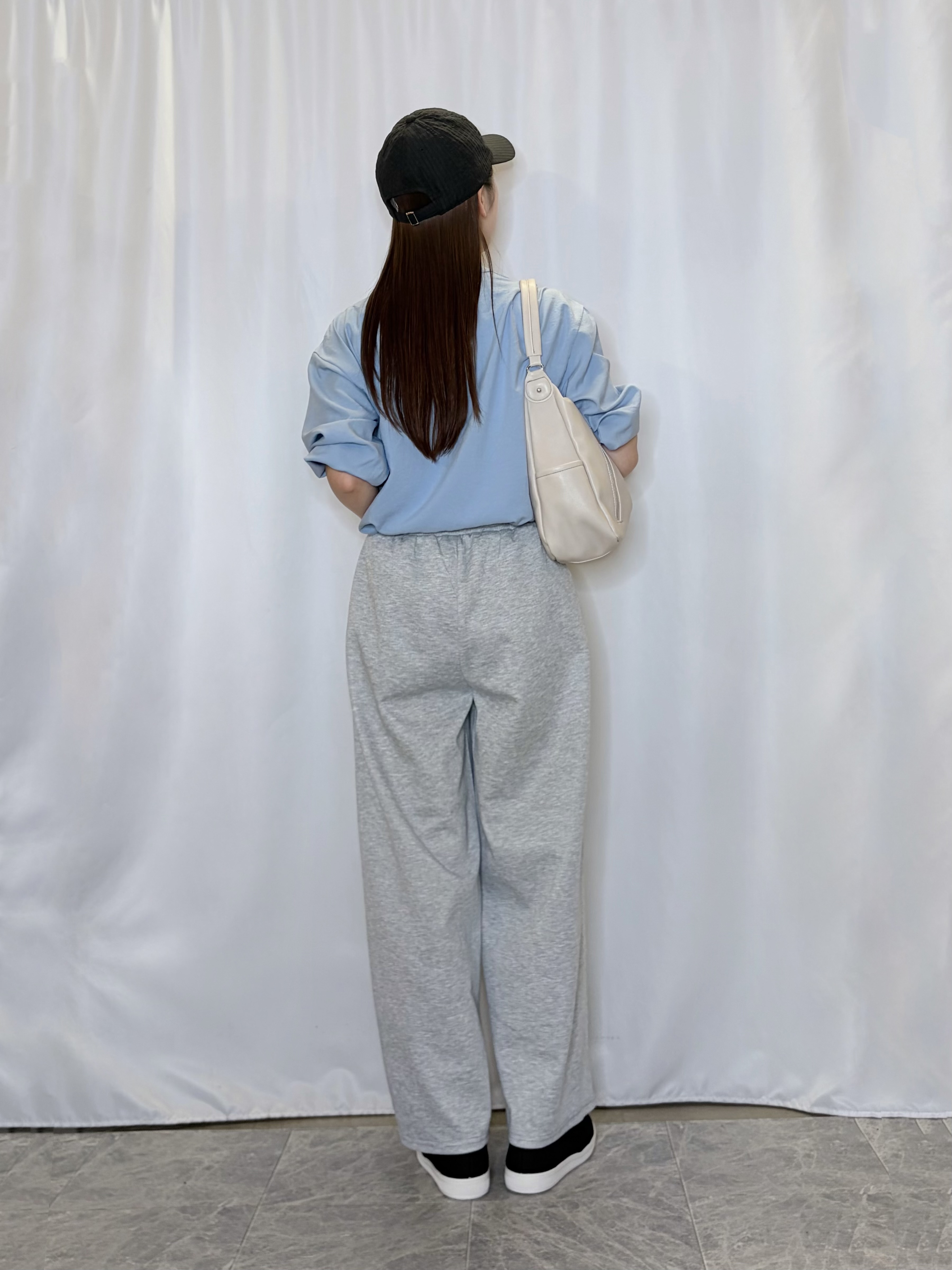おうめさんの「SHOO･LA･RUE｜【S-LL/洗濯機可】1枚で華やか フロントティアードブラウス」を使ったコーディネート