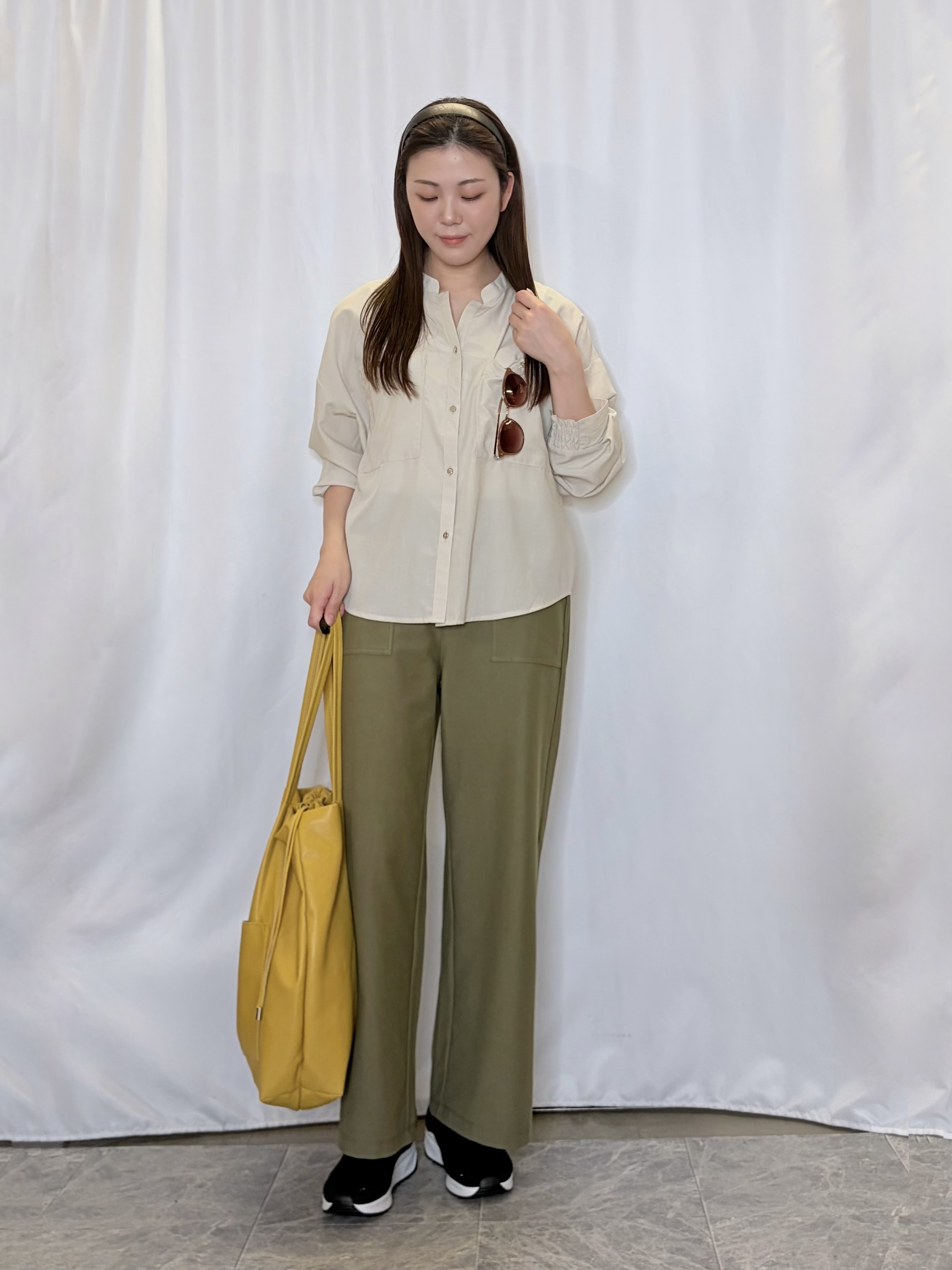 おうめさんの「SHOO･LA･RUE｜【洗濯後しわになりにくい/S-LL】キーネック金ボタンポケットシャツ」を使ったコーディネート