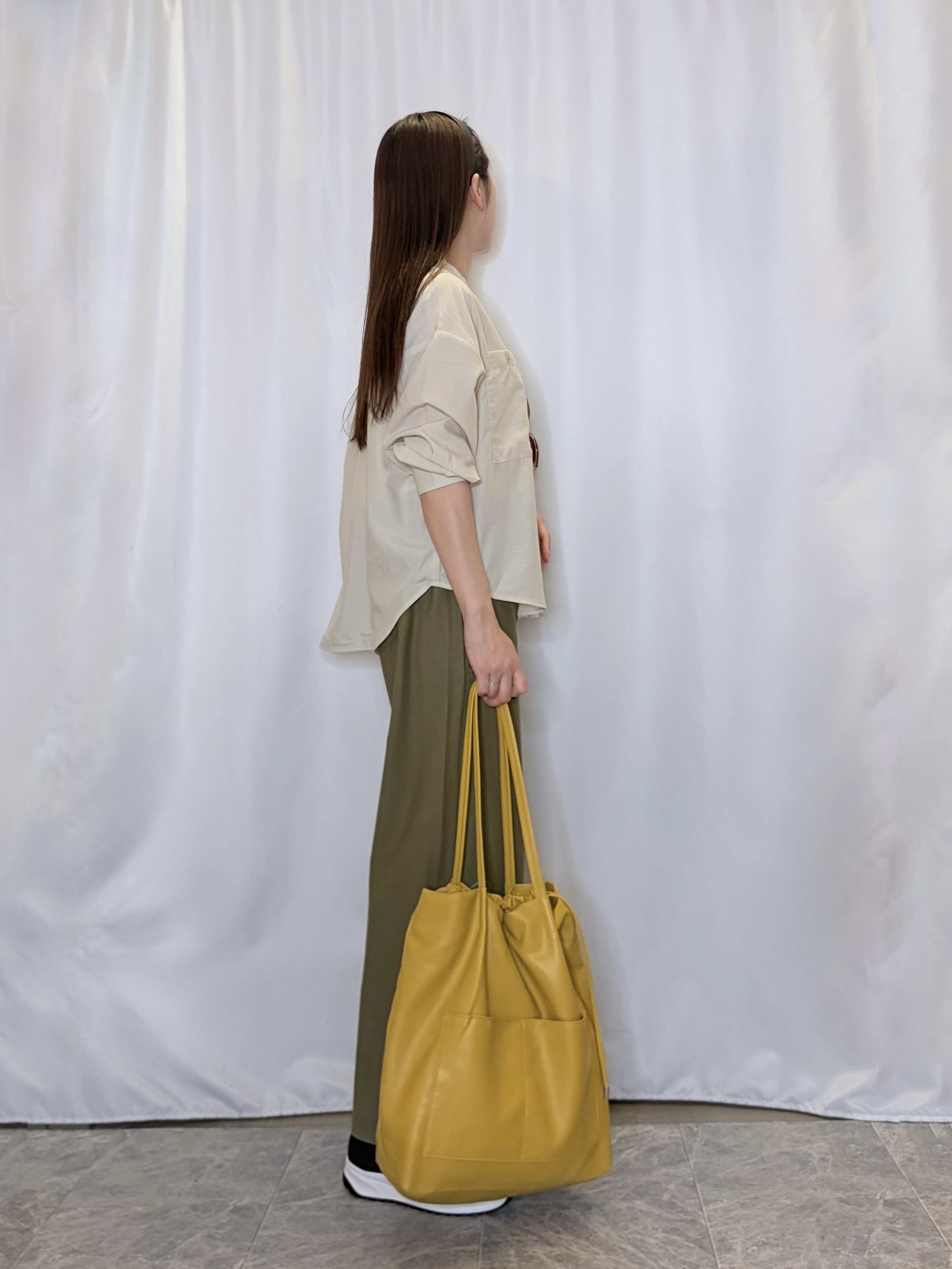 おうめさんの「SHOO･LA･RUE｜【洗濯後しわになりにくい/S-LL】キーネック金ボタンポケットシャツ」を使ったコーディネート