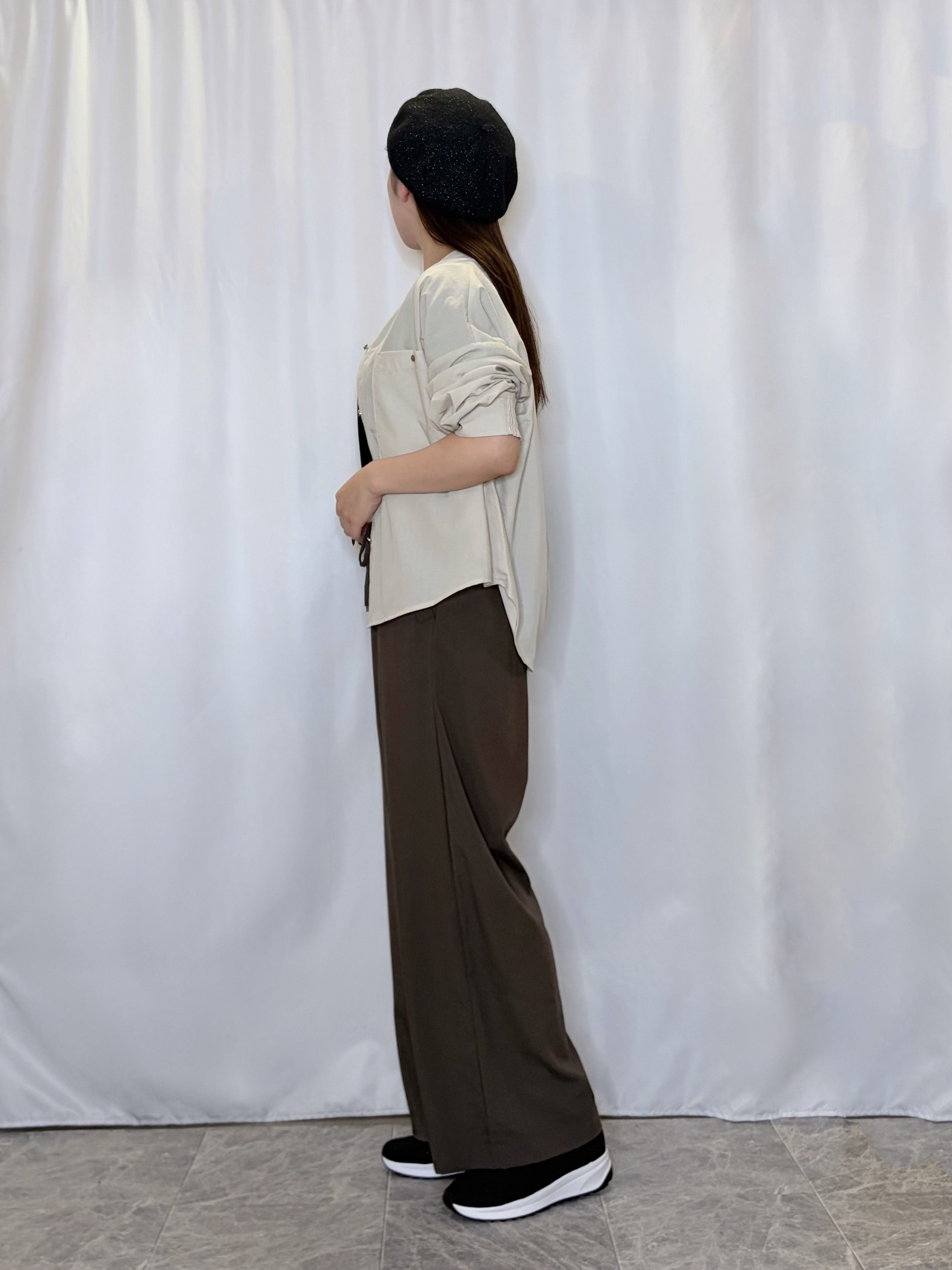 おうめさんの「SHOO･LA･RUE｜【洗濯後しわになりにくい/S-LL】キーネック金ボタンポケットシャツ」を使ったコーディネート