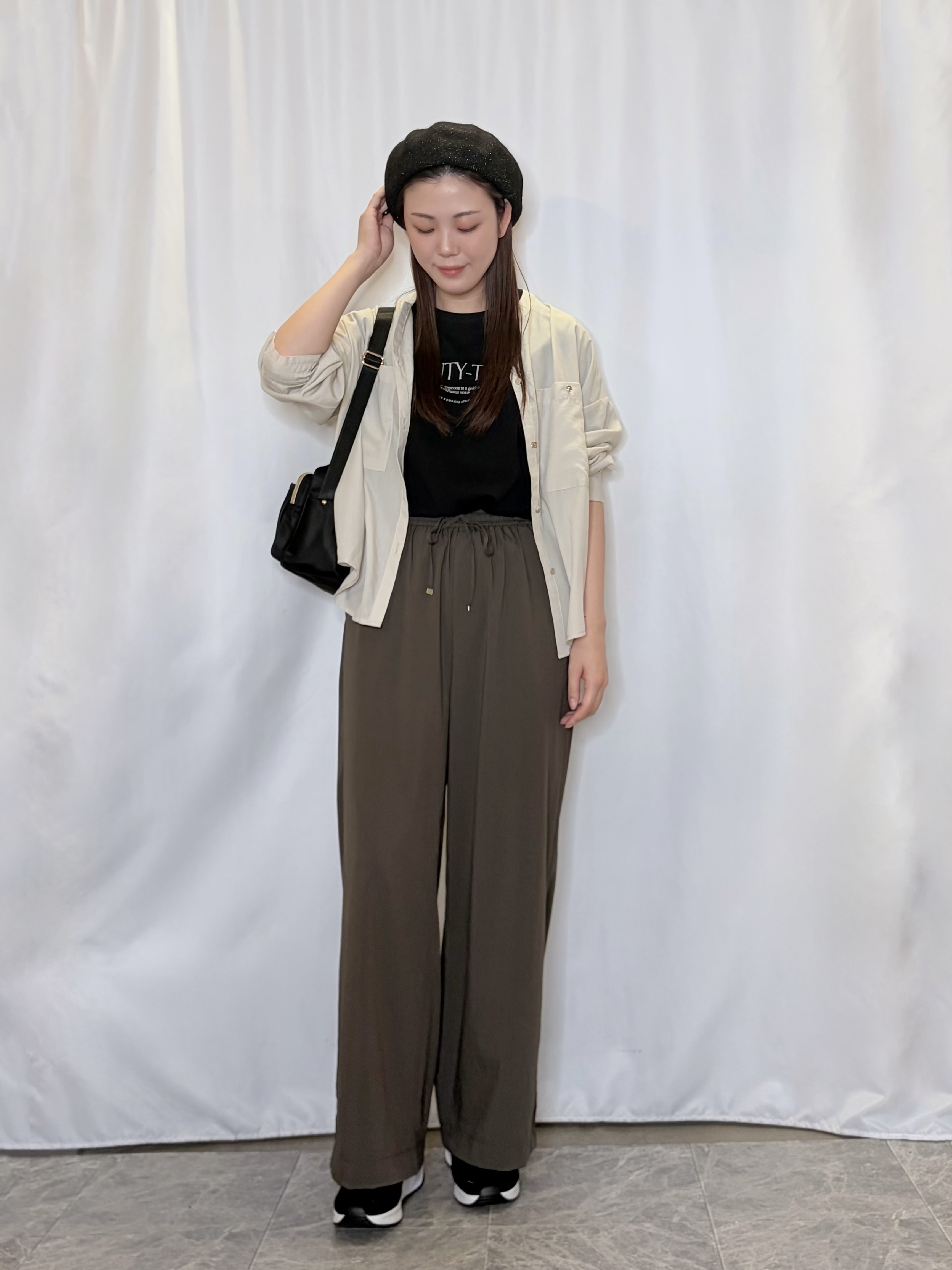 おうめさんの「SHOO･LA･RUE｜【洗濯後しわになりにくい/S-LL】キーネック金ボタンポケットシャツ」を使ったコーディネート