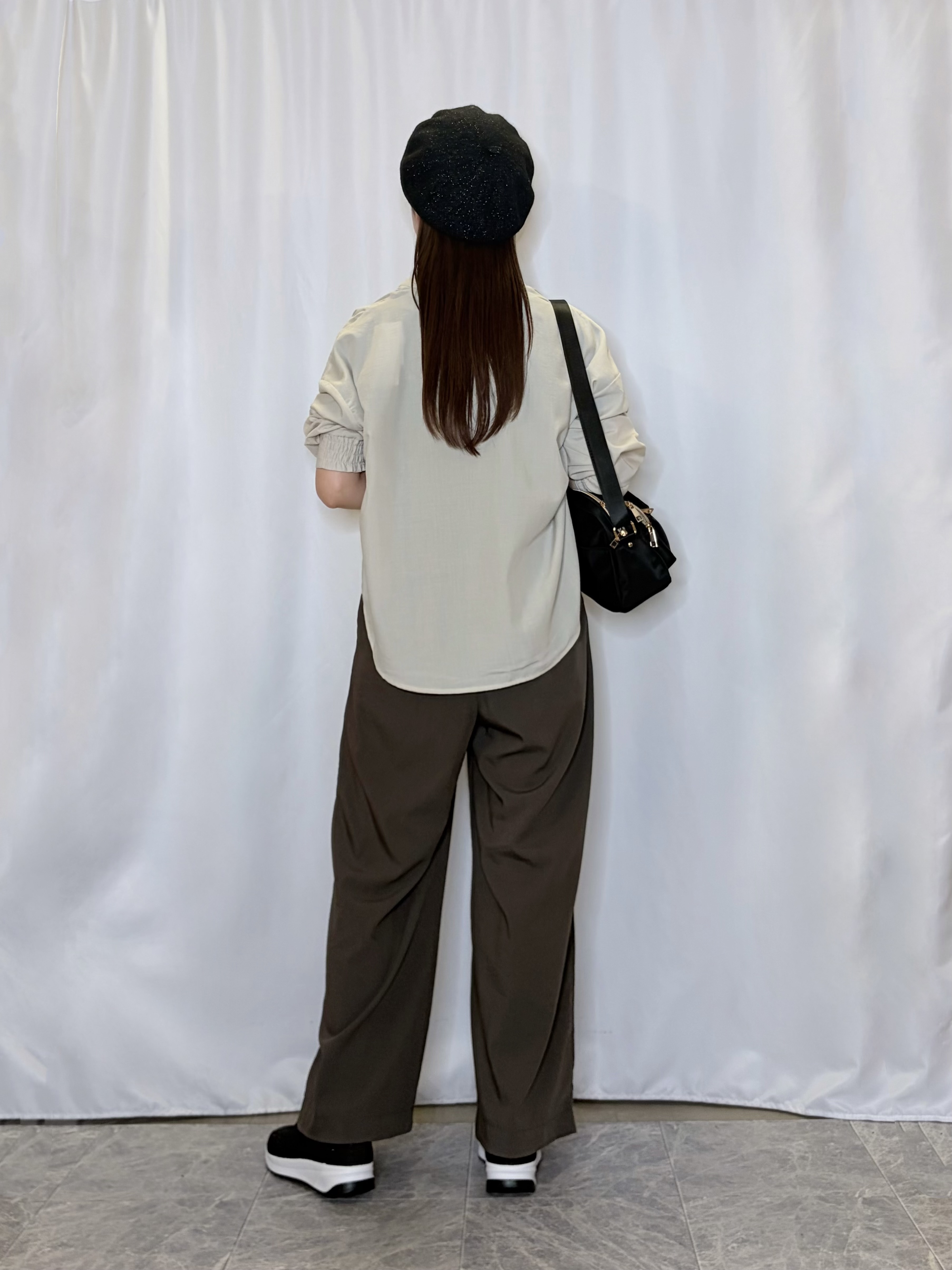 おうめさんの「SHOO･LA･RUE｜【洗濯後しわになりにくい/S-LL】キーネック金ボタンポケットシャツ」を使ったコーディネート