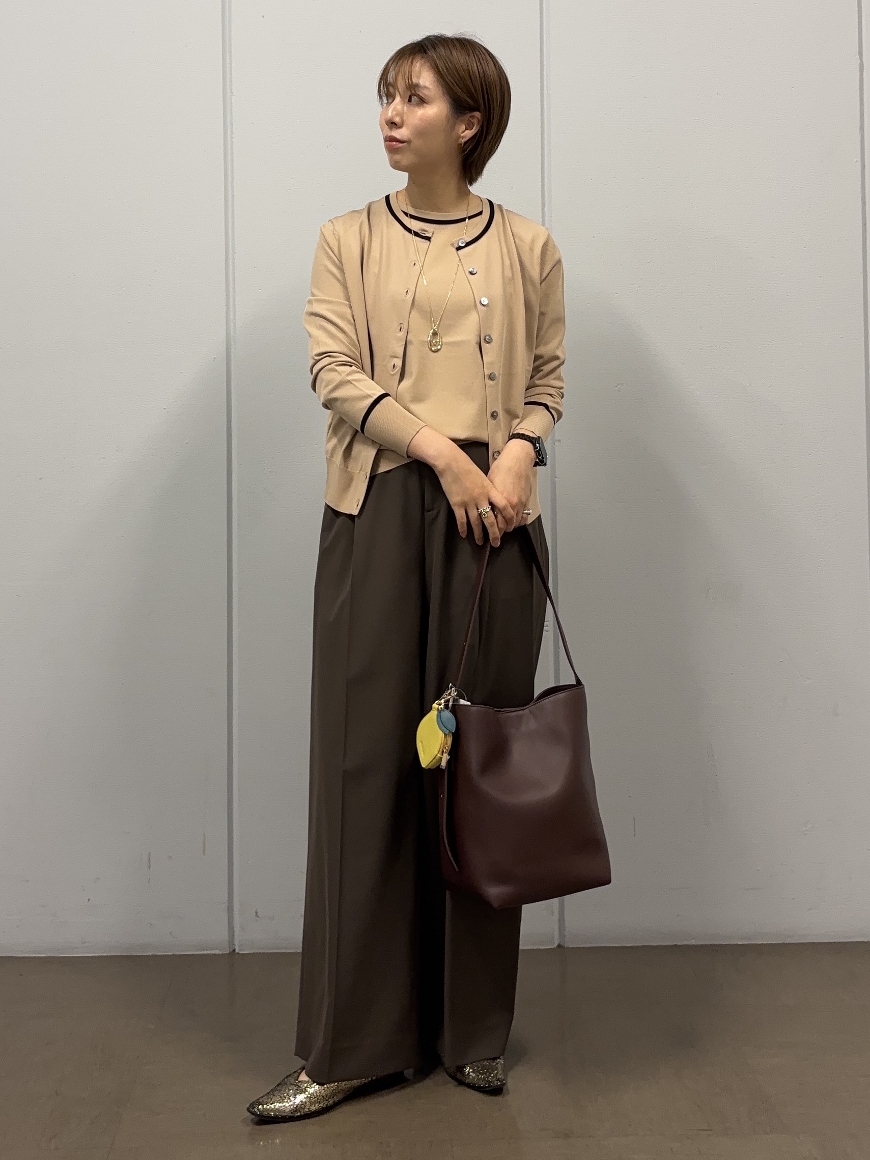 tsujiさんの「UNTITLED｜【アンサンブル可/きれいめ/通勤】コンパクト5分袖ニット」を使ったコーディネート