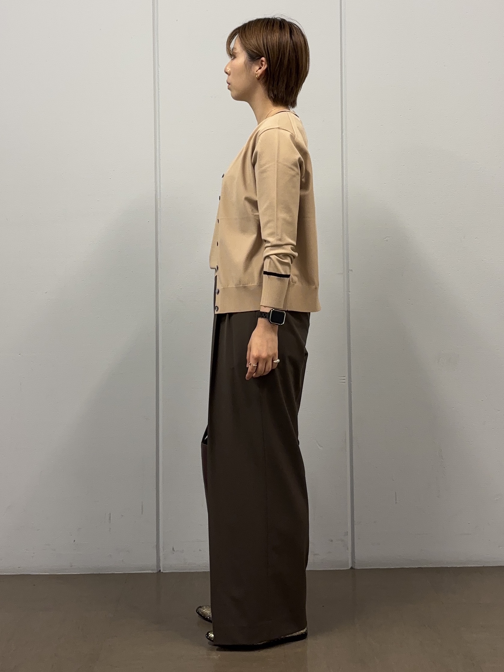 tsujiさんの「UNTITLED｜【アンサンブル可/きれいめ/通勤】コンパクト5分袖ニット」を使ったコーディネート