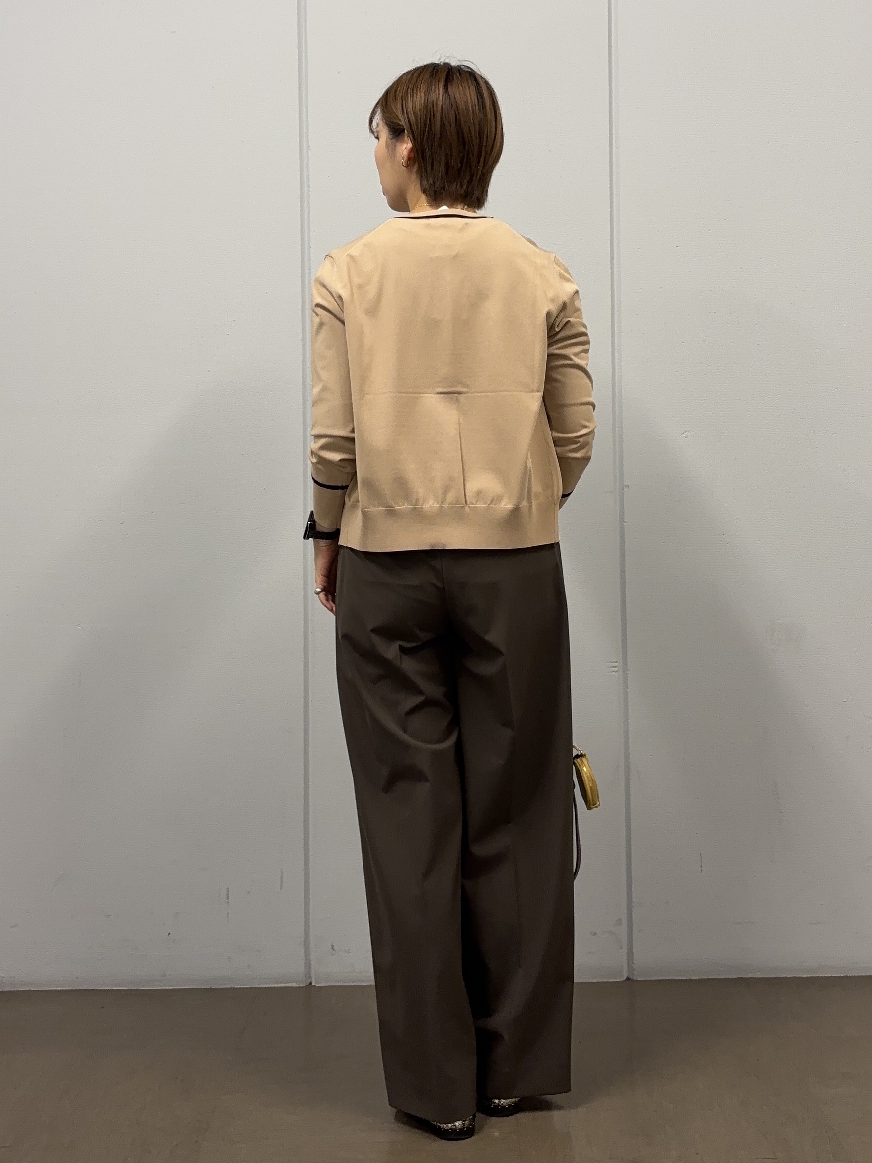 tsujiさんの「UNTITLED｜【アンサンブル可/きれいめ/通勤】コンパクト5分袖ニット」を使ったコーディネート