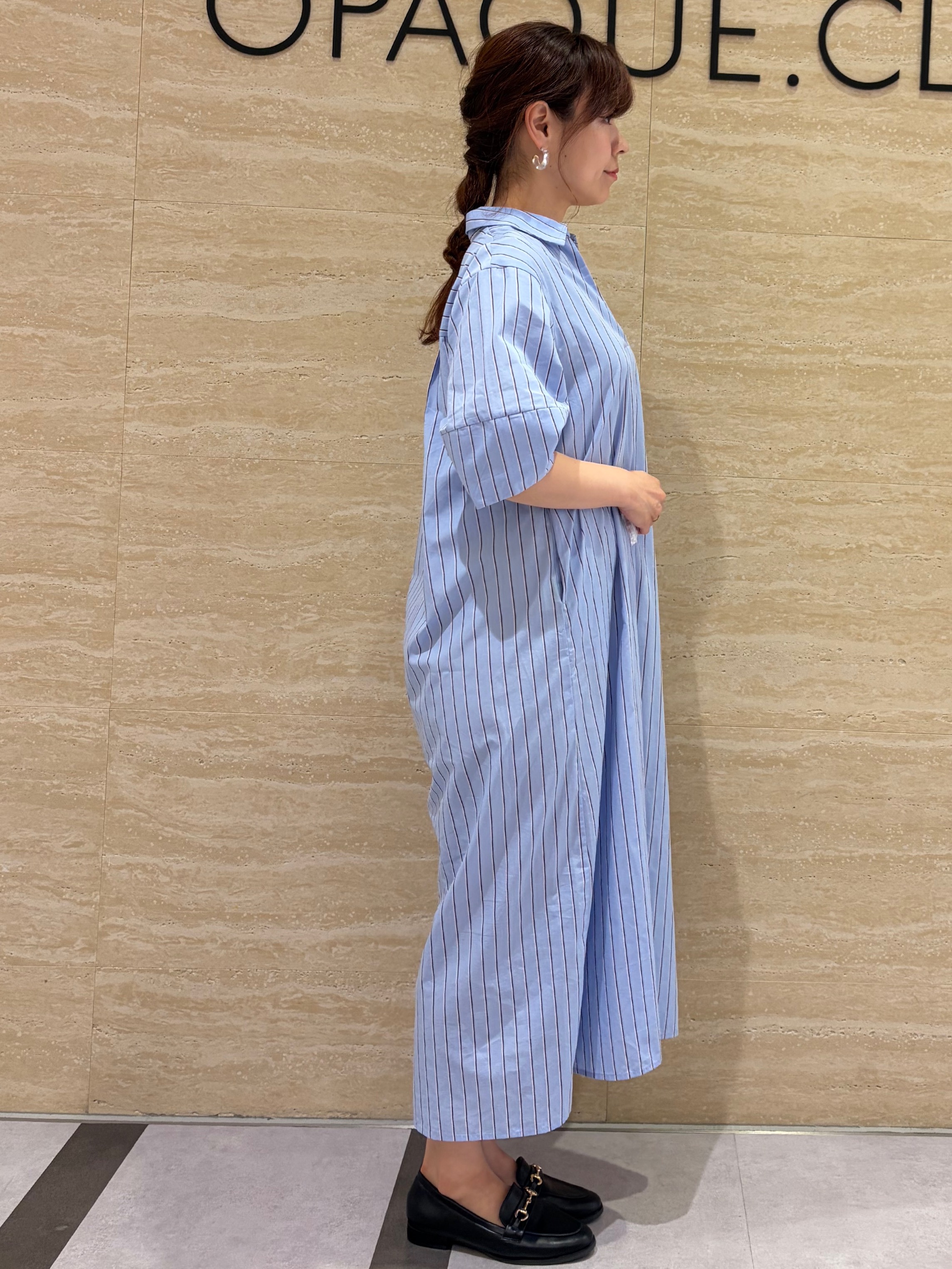 みやさんの「OPAQUE.CLIP｜スキッパーシャツワンピース【洗濯機OK】」を使ったコーディネート