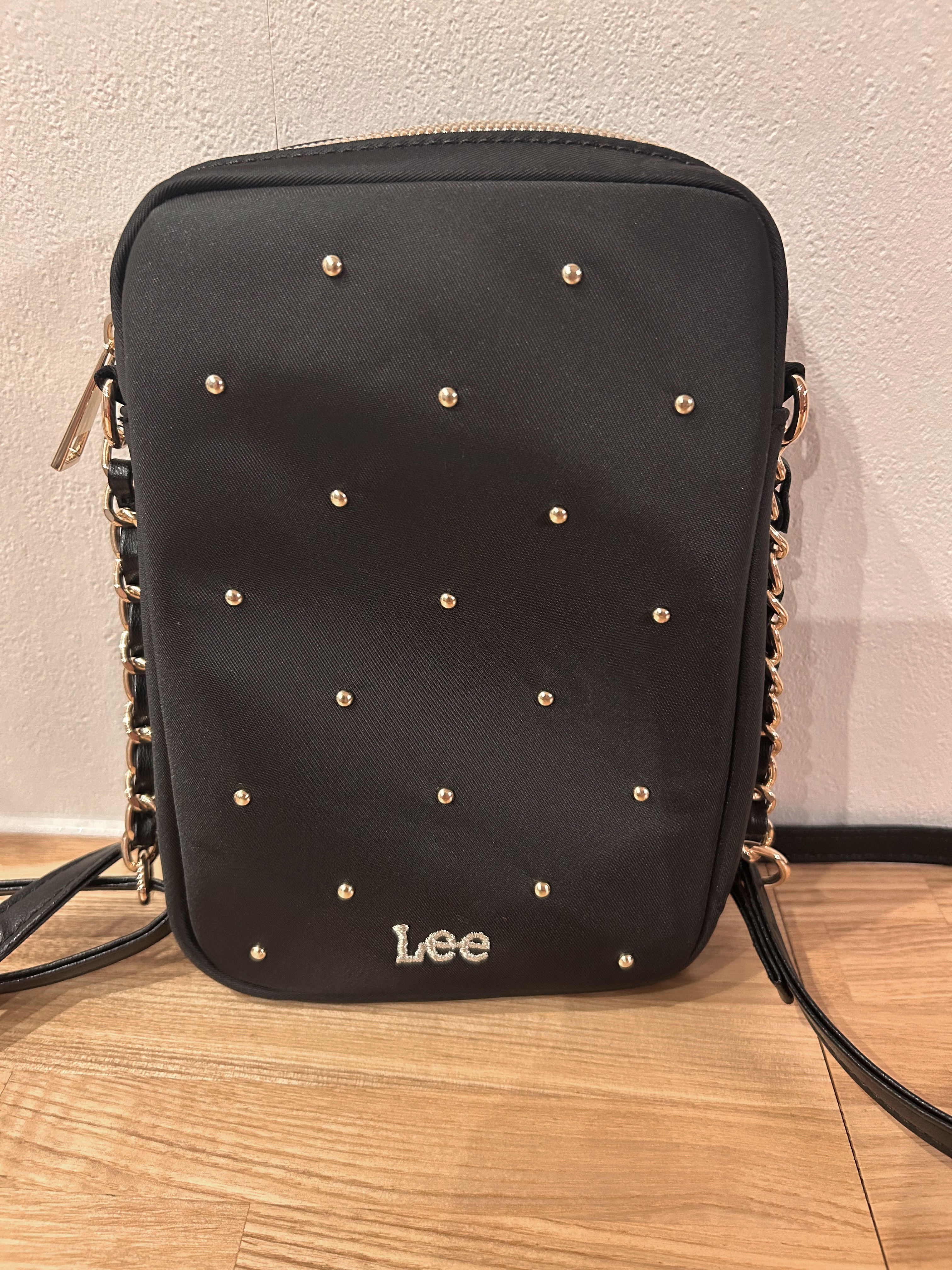akiさんの「SHOO･LA･RUE｜【洗濯後しわになりにくい/S-LL】キーネック金ボタンポケットシャツ」を使ったコーディネート