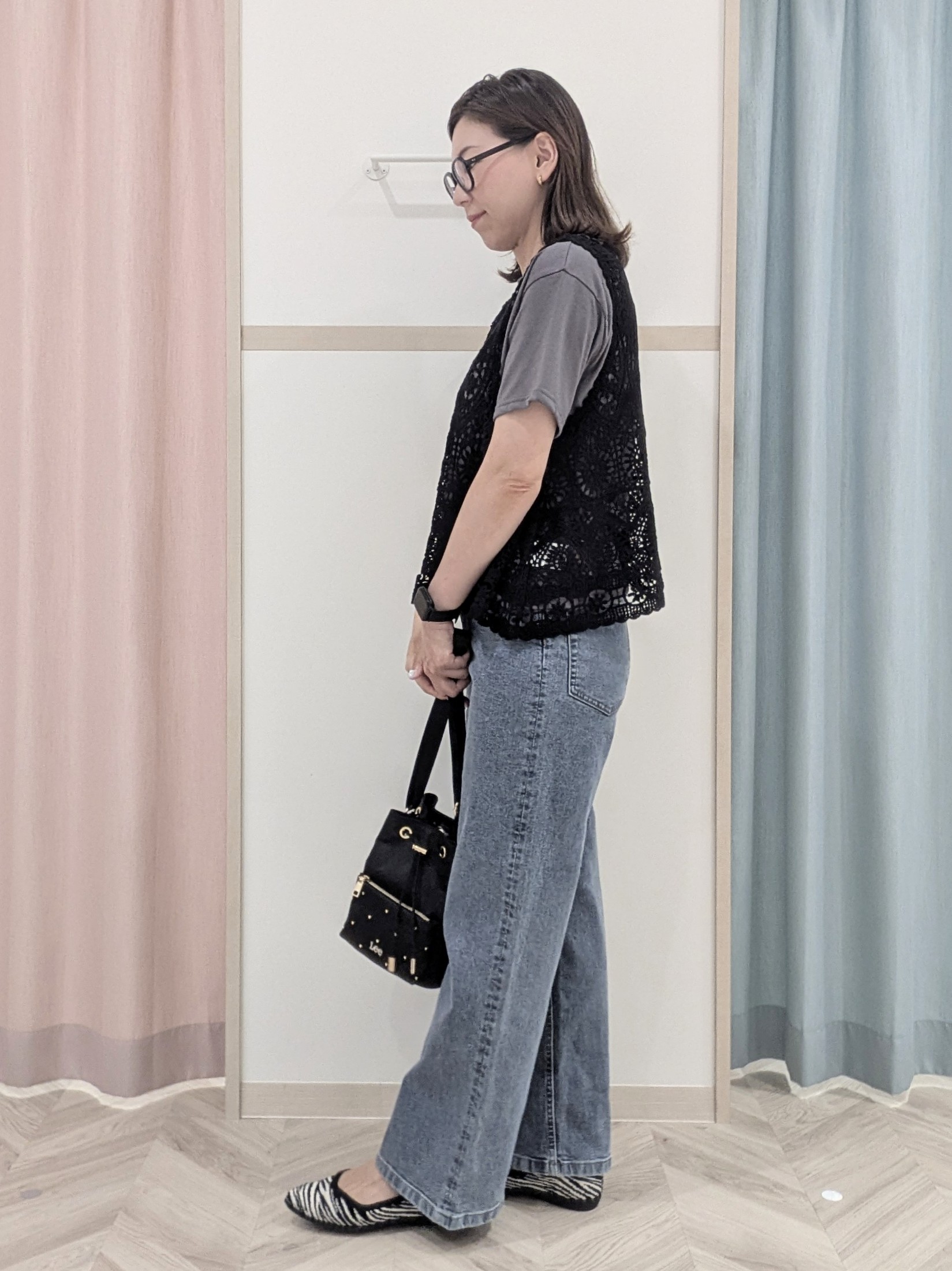 miyuさんの「SHOO･LA･RUE｜【2点セット/体型カバー】瞬間レイヤードコーデが完成 クロシェ編みベスト+ロゴT」を使ったコーディネート