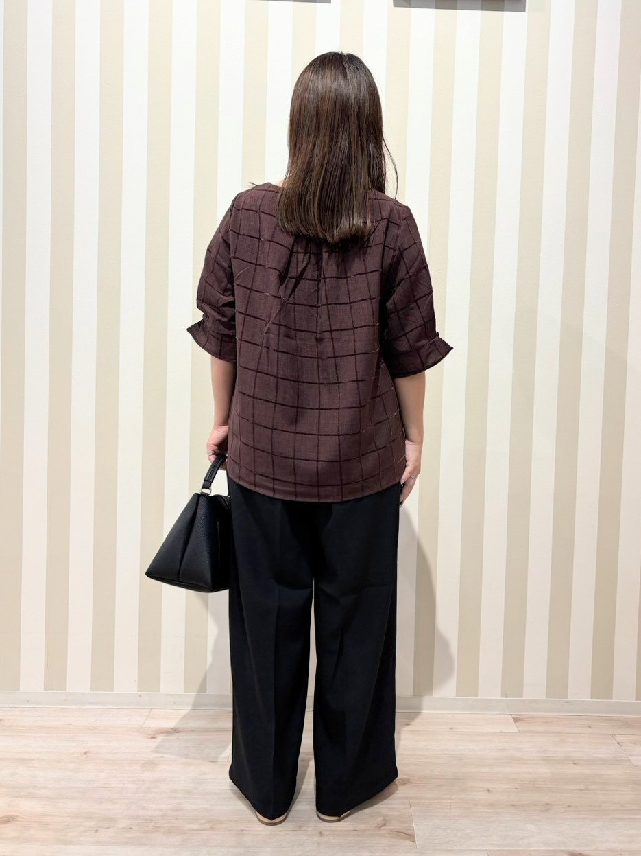 ゆーんさんの「SHOO･LA･RUE｜【セットアップ可/S-LL】夏でも感じられる秋気分 モールチェックタックスリーブ ブラウス」を使ったコーディネート