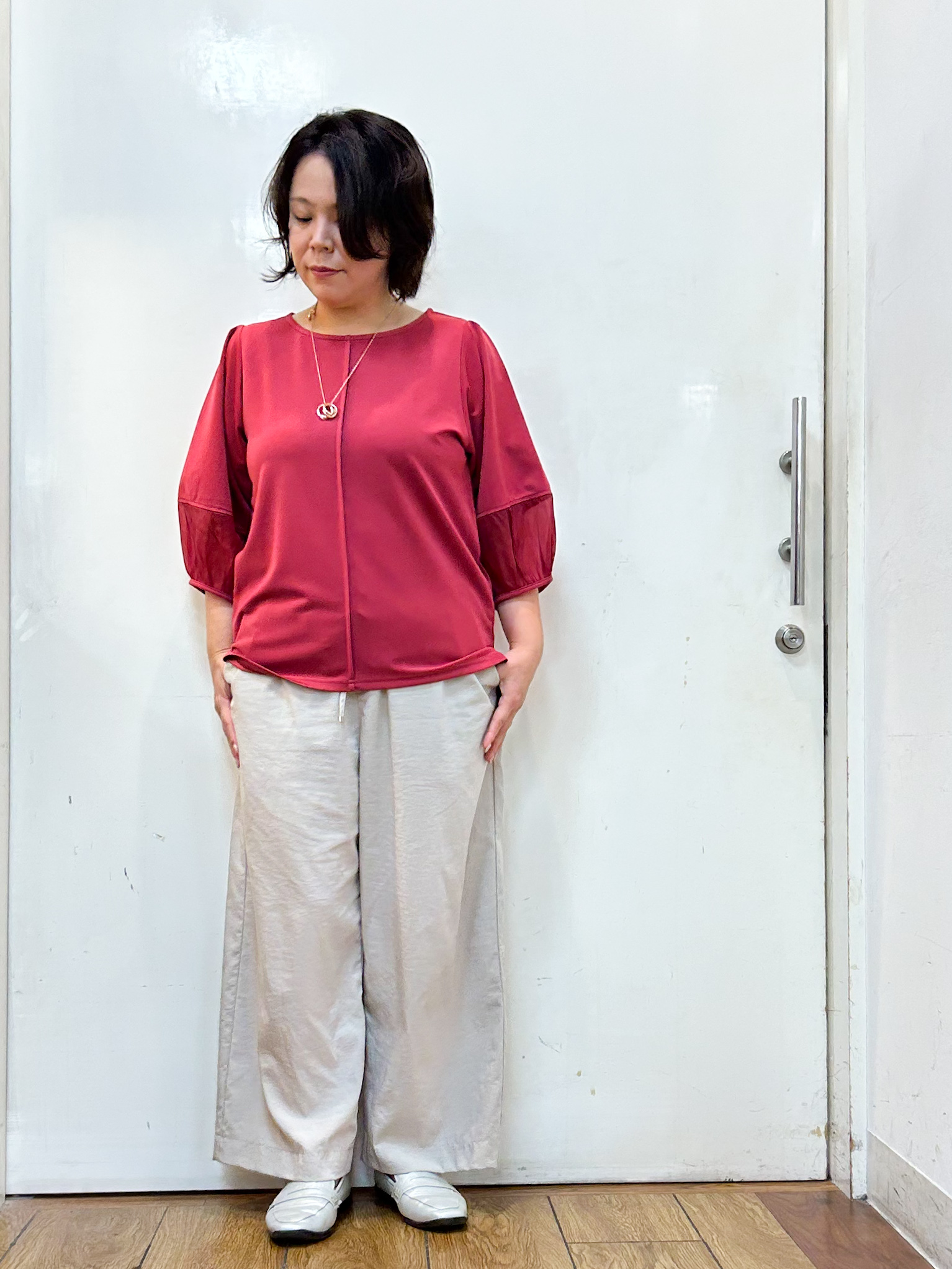 haruさんの「SHOO･LA･RUE｜【洗濯機可/S-LL】ほんのり透ける 大人のお袖シアー切り替え　ラウンドネックプルオーバー」を使ったコーディネート