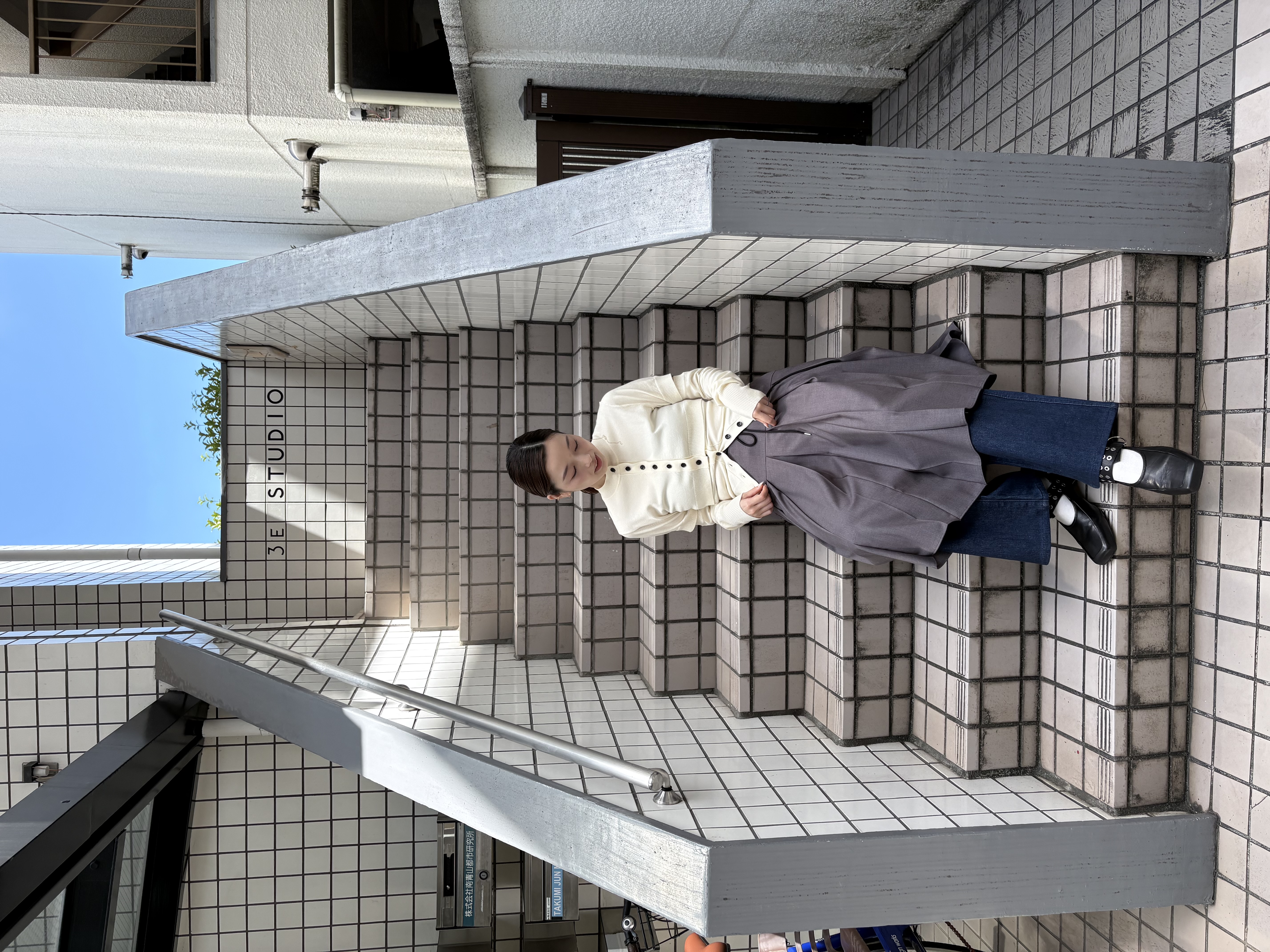 岡部　桃かさんの「CODE A｜modular button knit cardigan」を使ったコーディネート