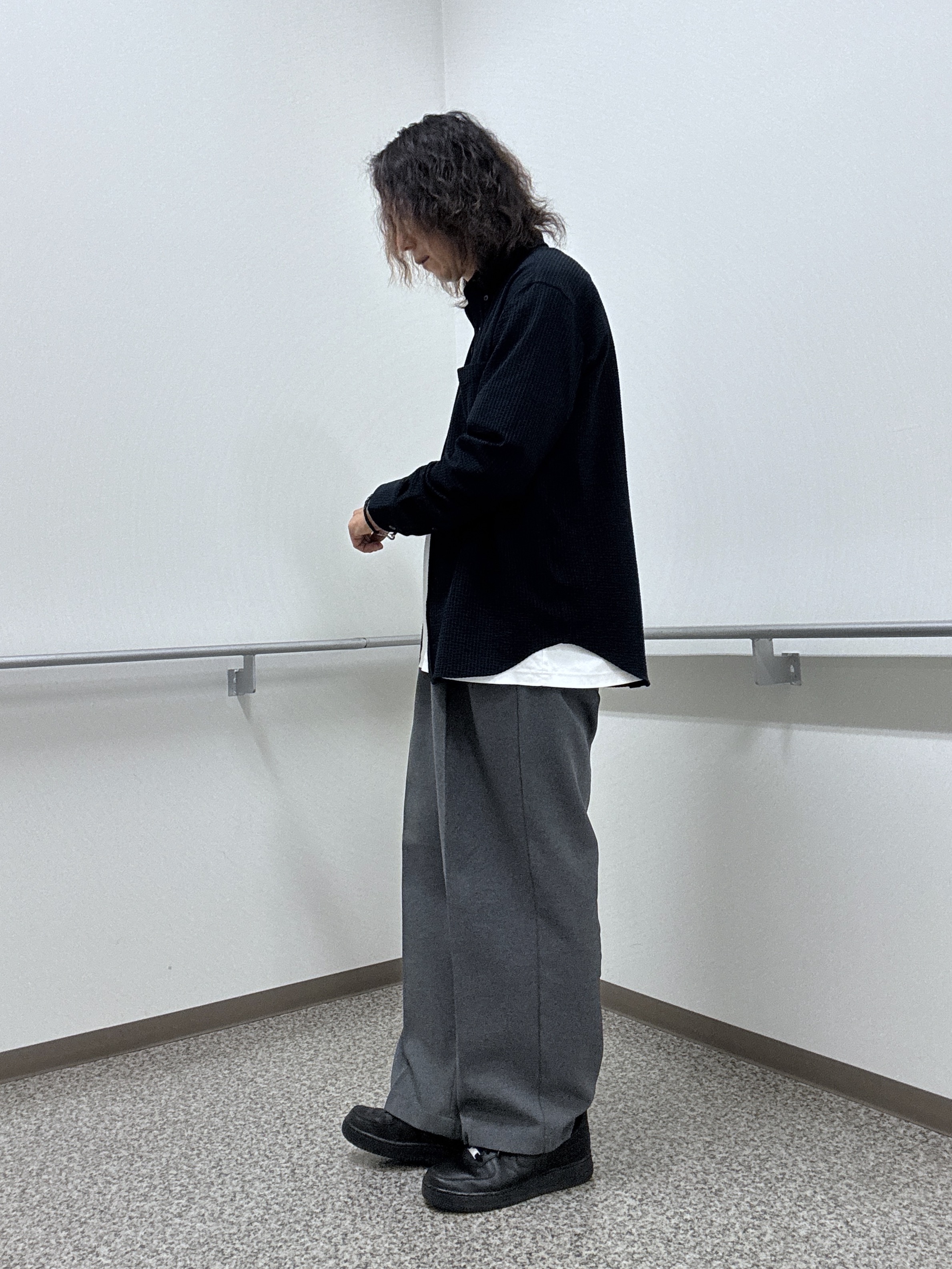 おーのさんの「TAKEO KIKUCHI｜【抗菌防臭/シーズンレス】シアサッカー ジャージシャツ」を使ったコーディネート