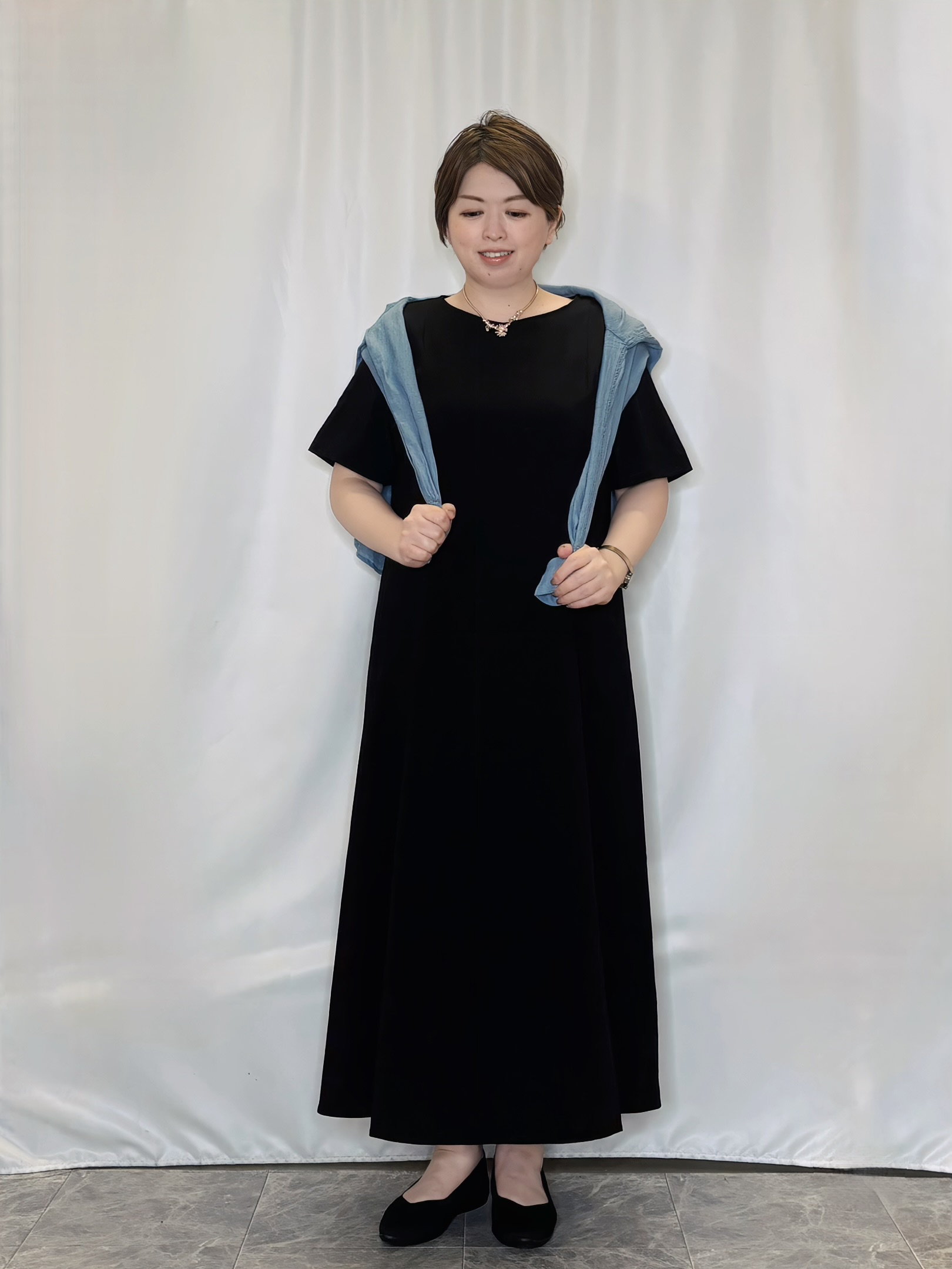 たみさんの「SHOO･LA･RUE｜【綿100%/UV/S-LL/体型カバー】ヒップが隠せる 柔らかシアーデニムシャツ」を使ったコーディネート