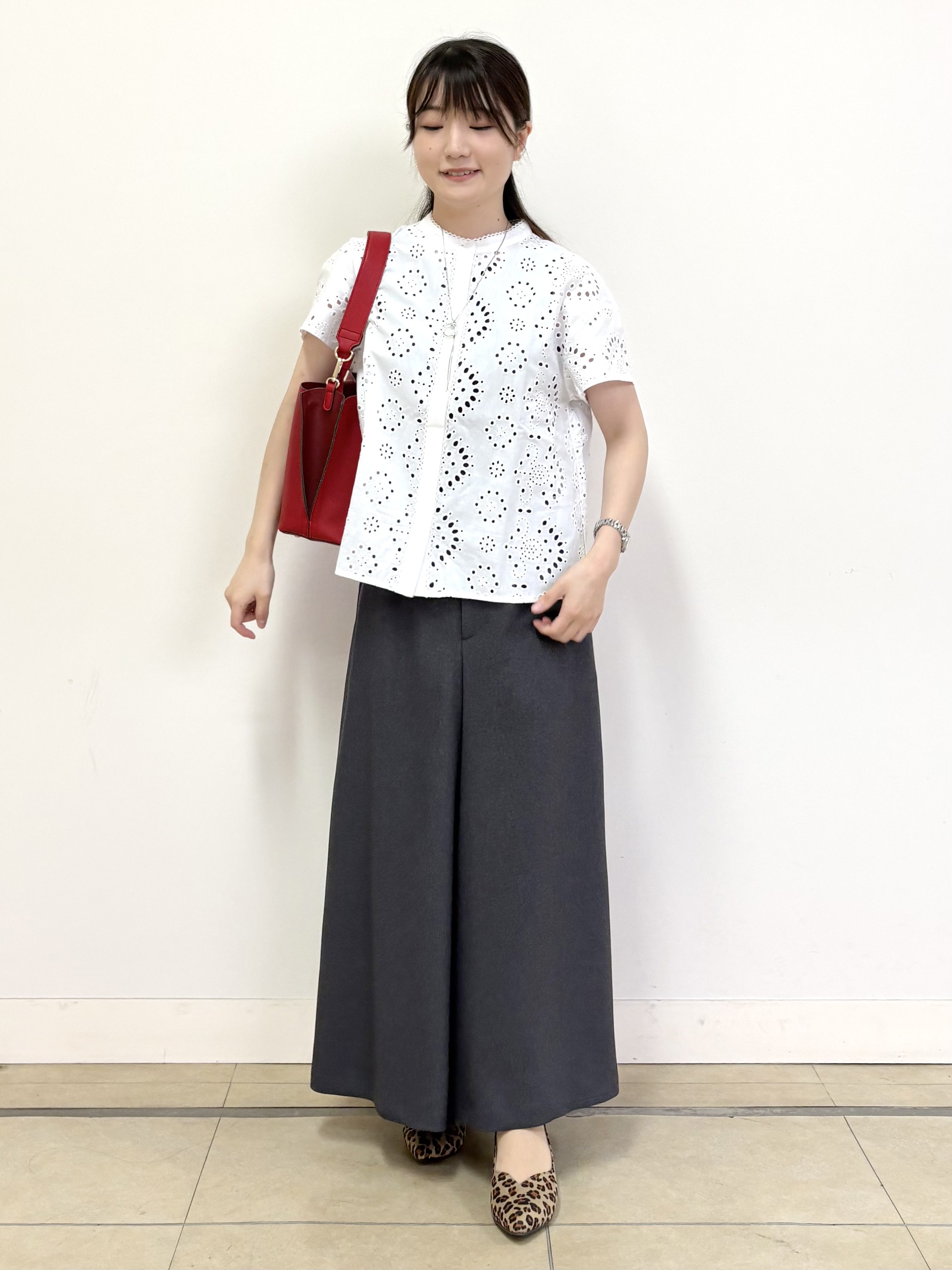 mikiさんの「Reflect｜【通勤◎】カットワーク刺繍レース シャツブラウス」を使ったコーディネート