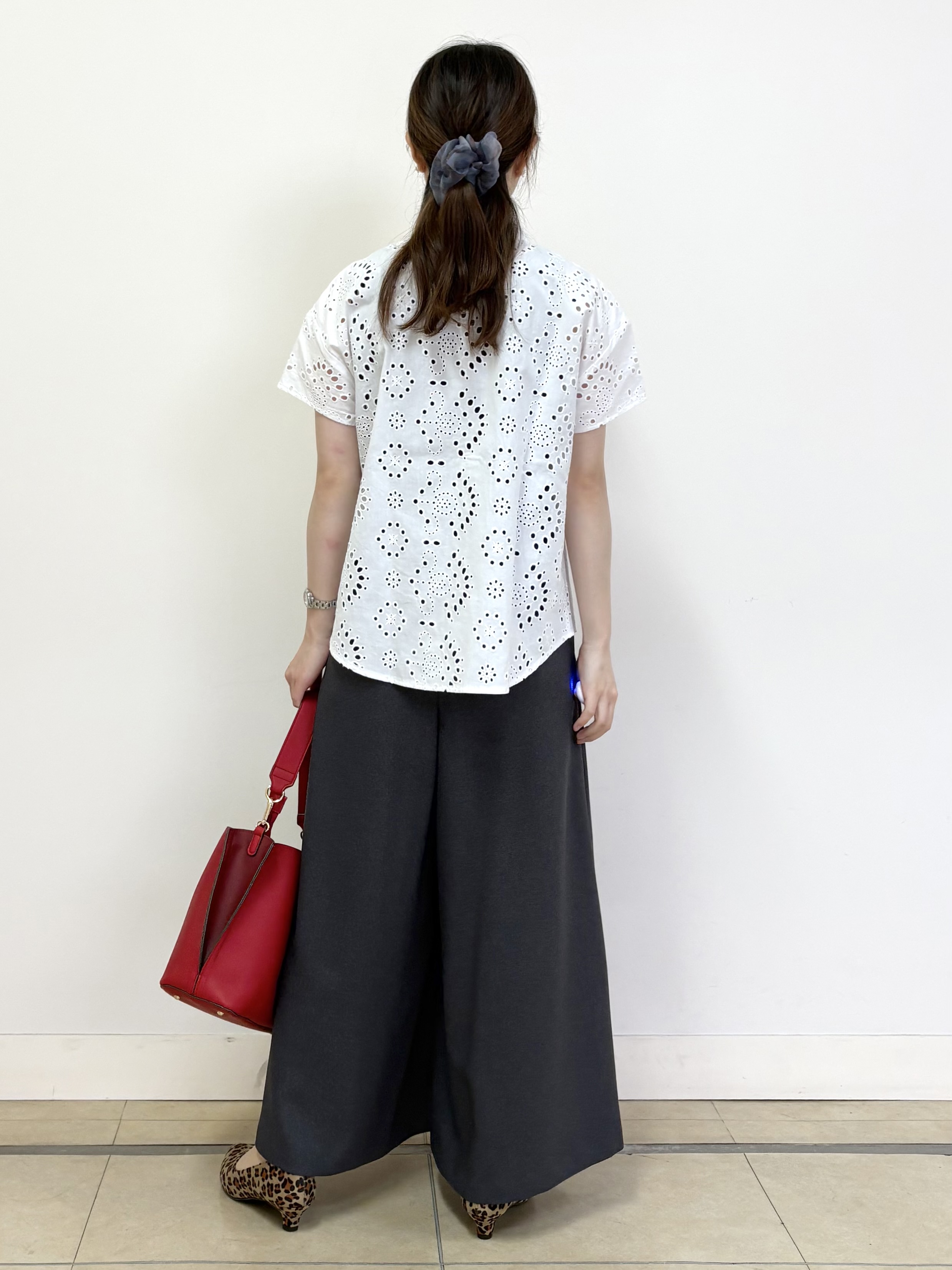 mikiさんの「Reflect｜【通勤◎】カットワーク刺繍レース シャツブラウス」を使ったコーディネート
