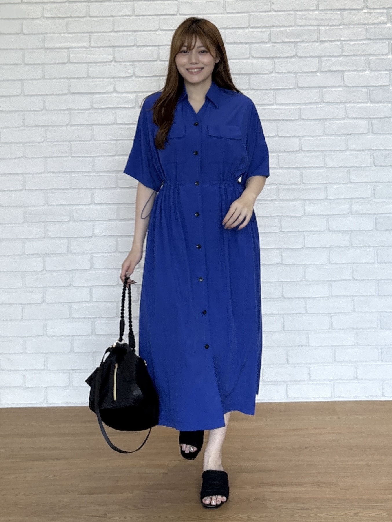sayaさんの「grove｜1枚でも羽織でも◎ ウエストドロストシャツワンピース」を使ったコーディネート