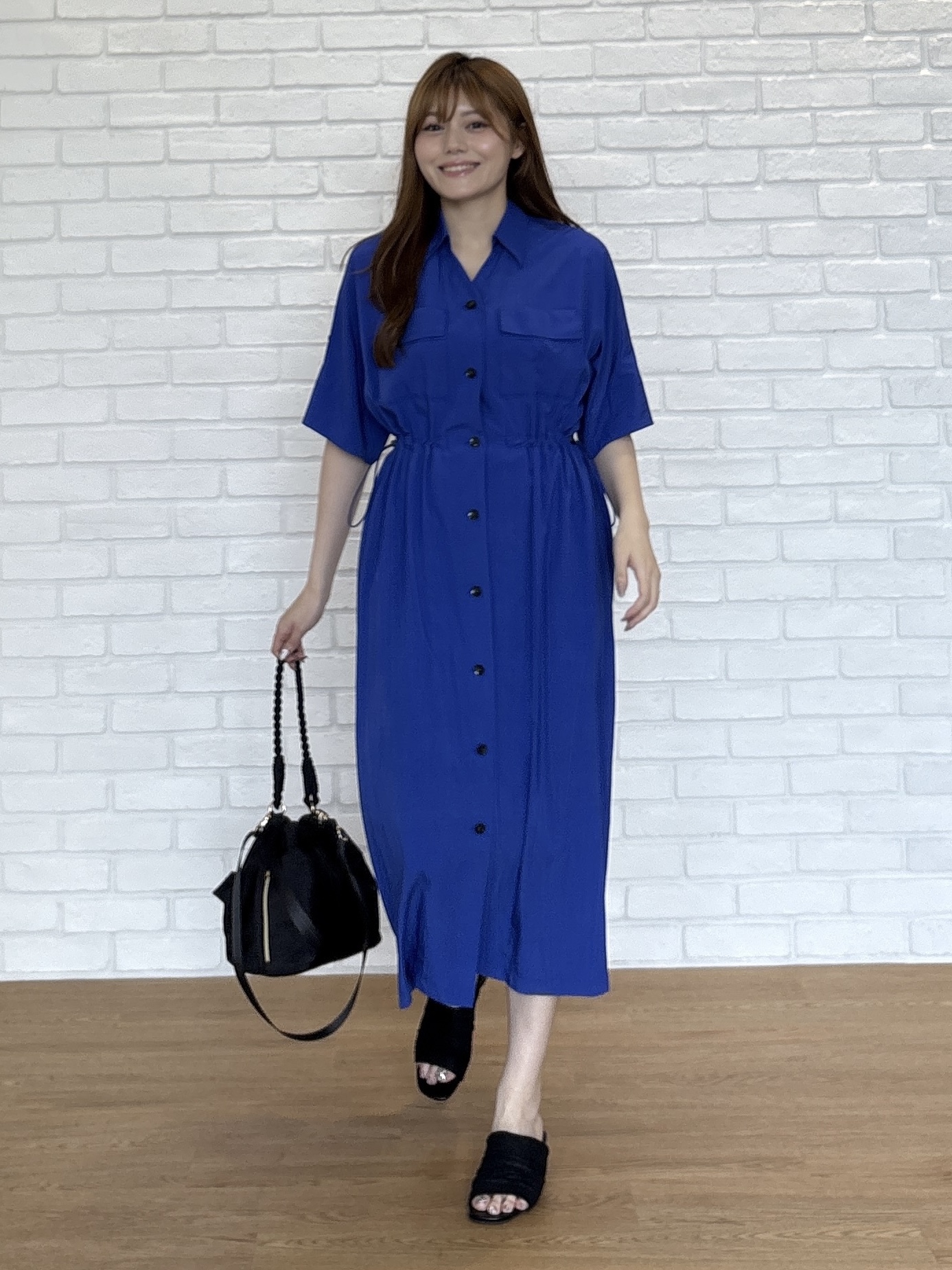sayaさんの「grove｜1枚でも羽織でも◎ ウエストドロストシャツワンピース」を使ったコーディネート