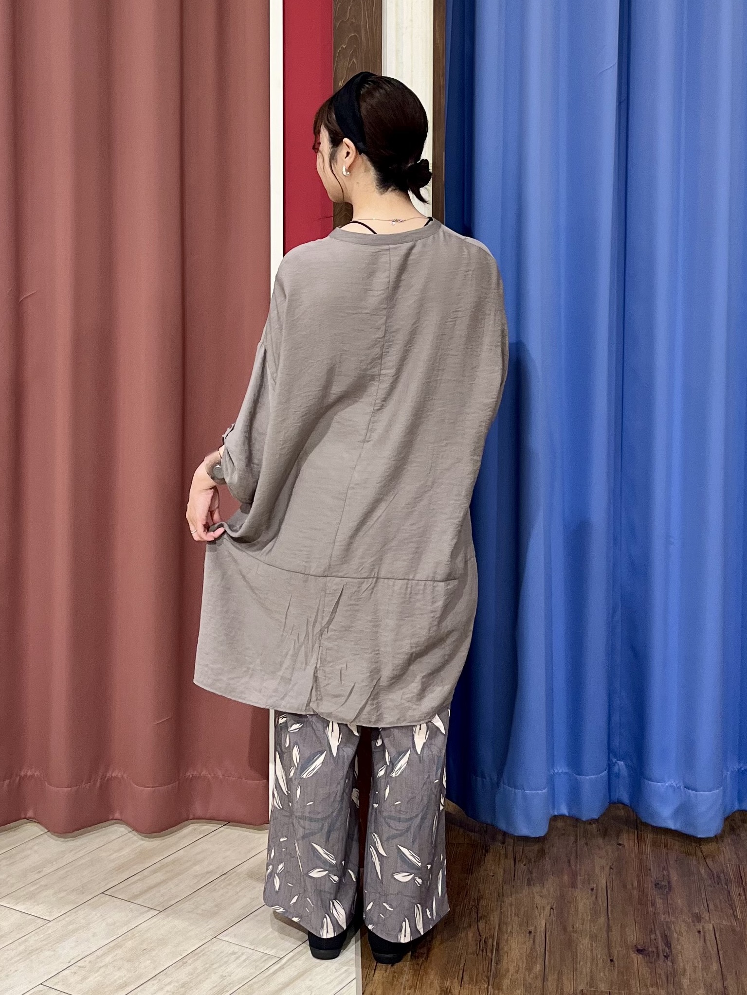 ｙｒｋさんの「SHOO･LA･RUE｜【ひんやり/S-LL/洗濯後しわになりにくい】秋まで活躍 ゆるっとリラックス 7分袖チュニック」を使ったコーディネート