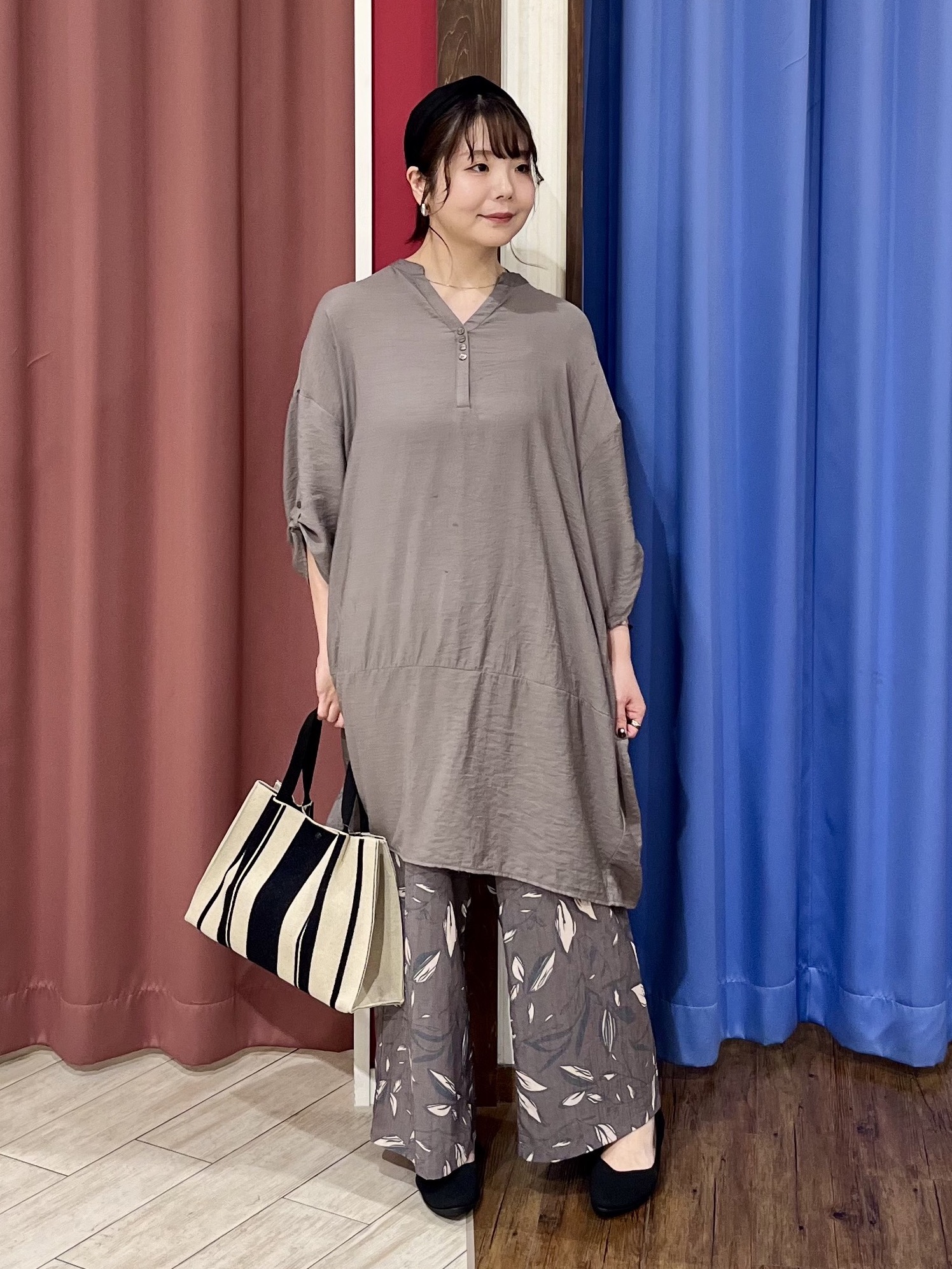 ｙｒｋさんの「SHOO･LA･RUE｜【ひんやり/S-LL/洗濯後しわになりにくい】秋まで活躍 ゆるっとリラックス 7分袖チュニック」を使ったコーディネート