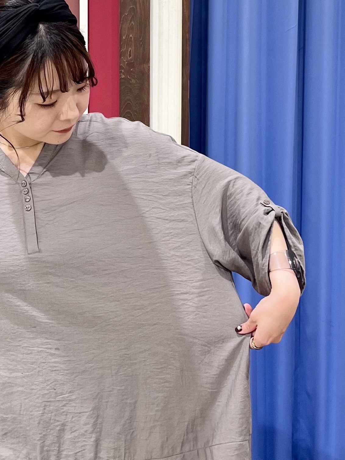 ｙｒｋさんの「SHOO･LA･RUE｜【ひんやり/S-LL/洗濯後しわになりにくい】秋まで活躍 ゆるっとリラックス 7分袖チュニック」を使ったコーディネート